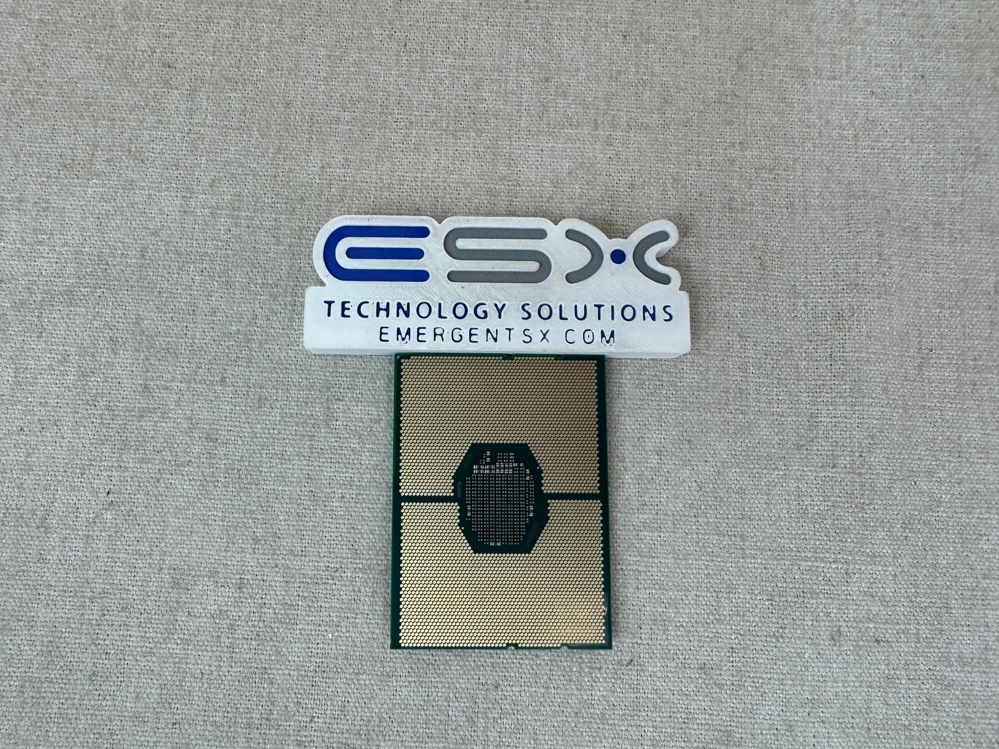 Intel Xeon 28-Core Platinum 8276 @ 2.2GHz, 38.5MB, 165W Processor SRF99 CPU