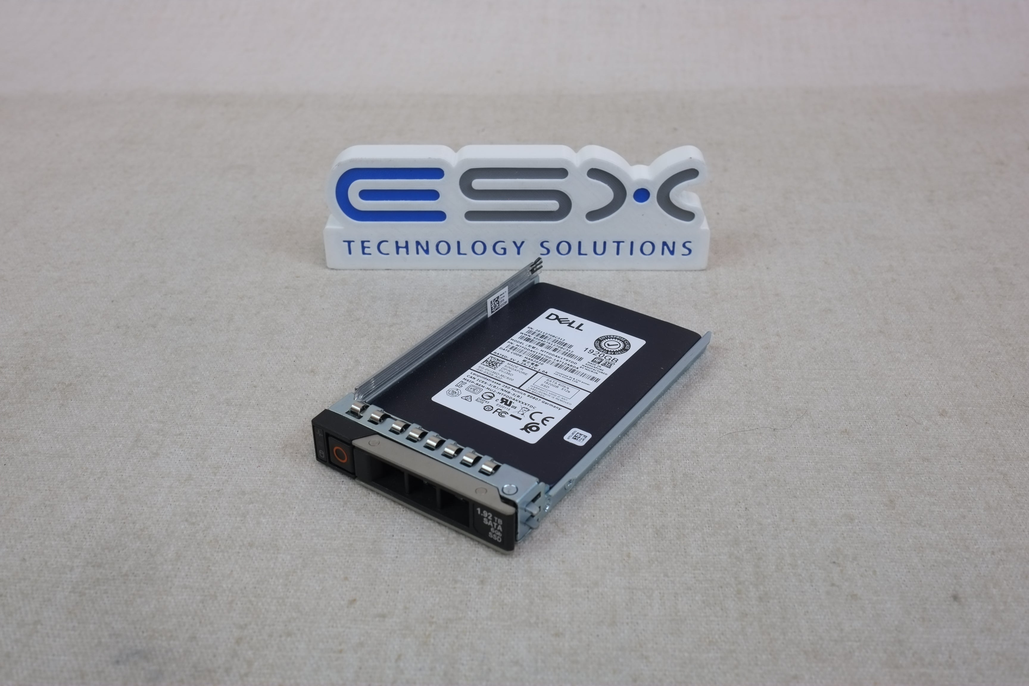 Dell VJ36D 1.92TB 6Gb/s 2.5” SATA RI MLC SSD Micron MTFDDAK1T9TDD w/ 14G Tray