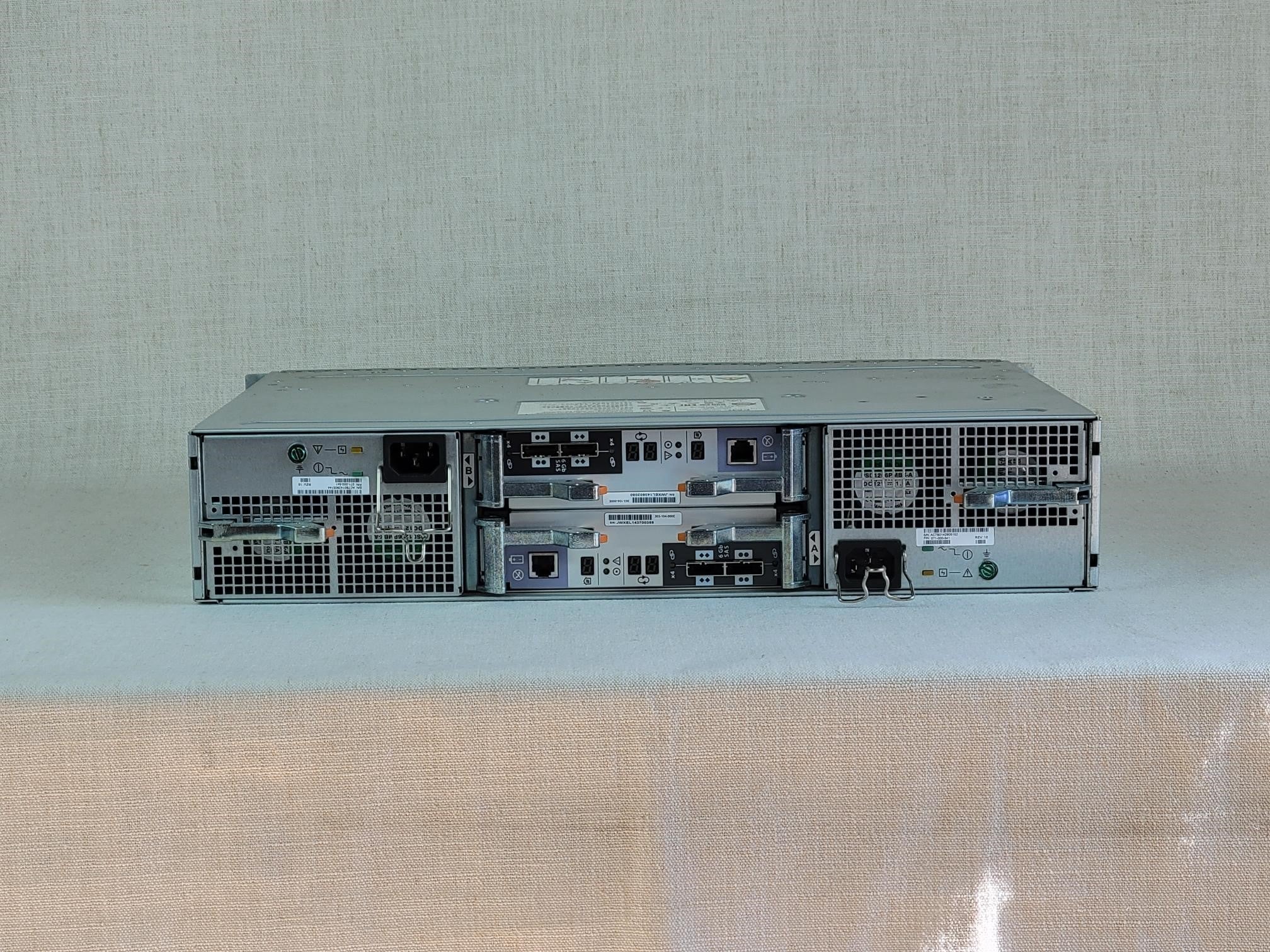 EMC XtremIO SAE 25-Bay SFF Disk Expansion Array w/ 13x400GB SSD 100-562-964