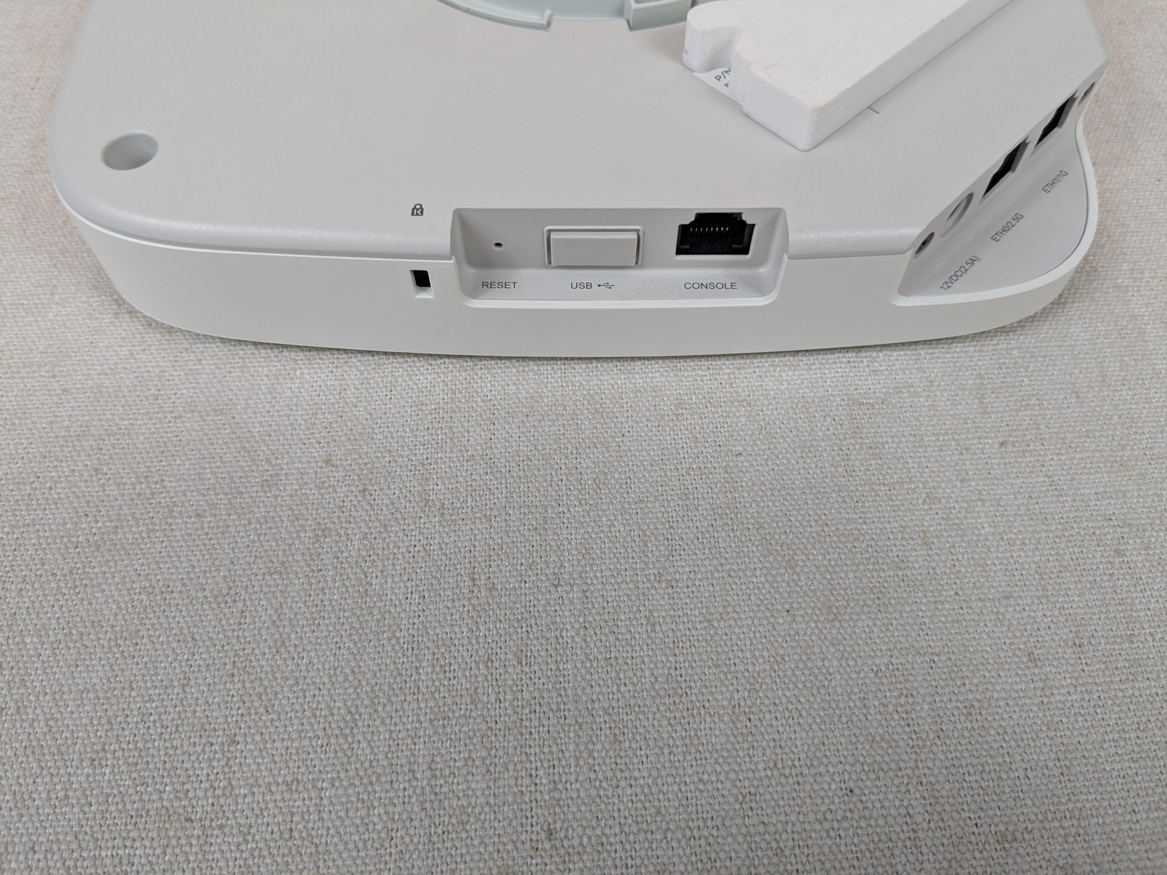 Extreme Networks AP510C-WW Dual Band Indoor Wireless Access Point WiFi6 w/ Mount