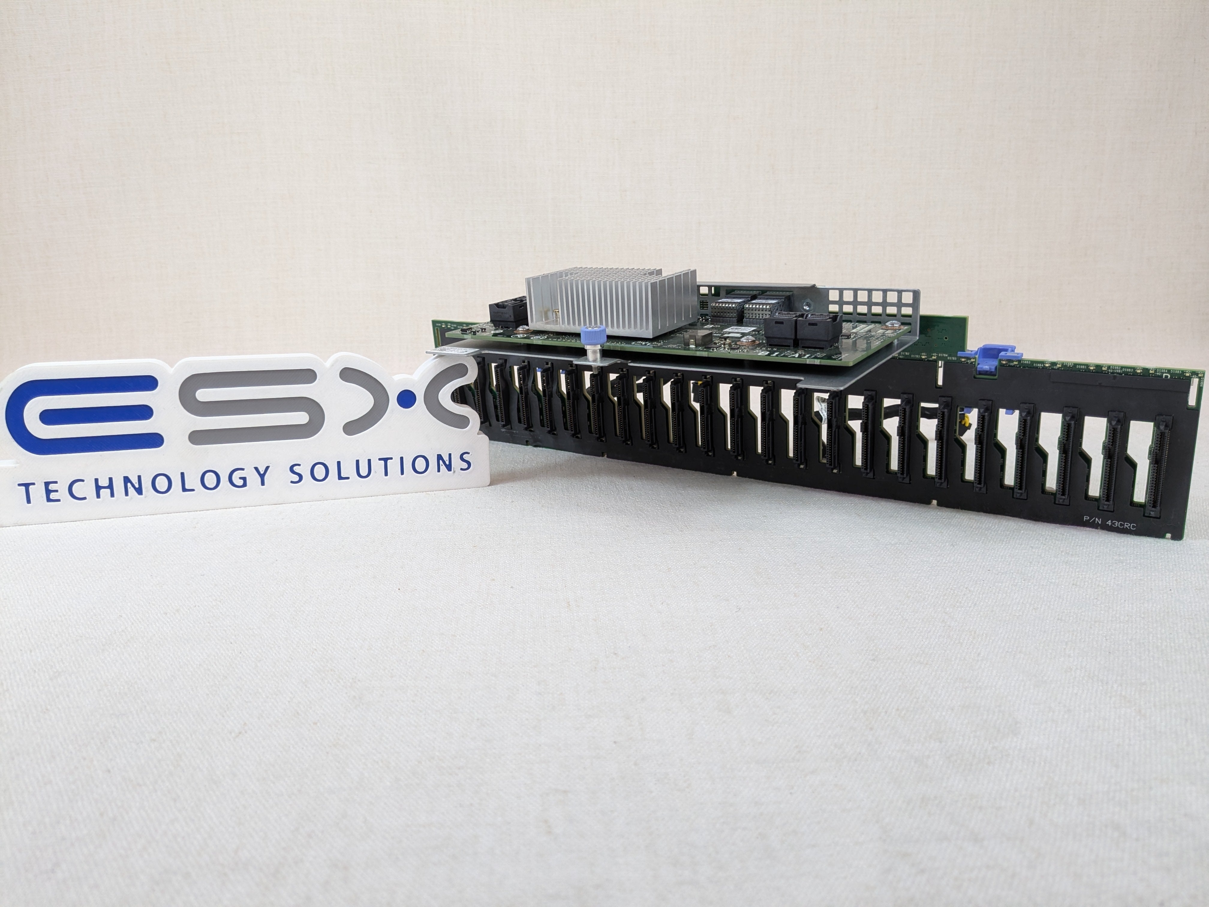 Dell 7WJ8W 24x2.5" Backplane Assembly/Expander Board for PowerEdge R940