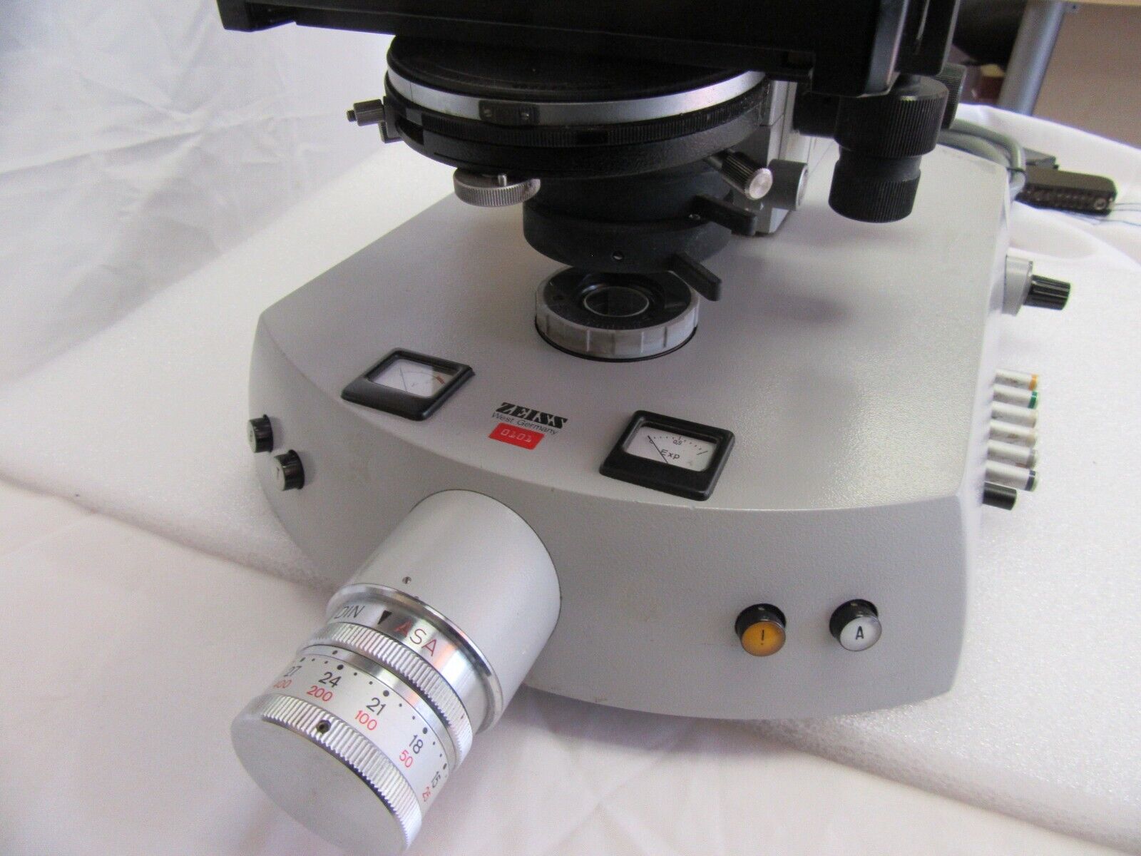 Zeiss Photomikroskop Microscope - Rear View | Alo Tech Solutions