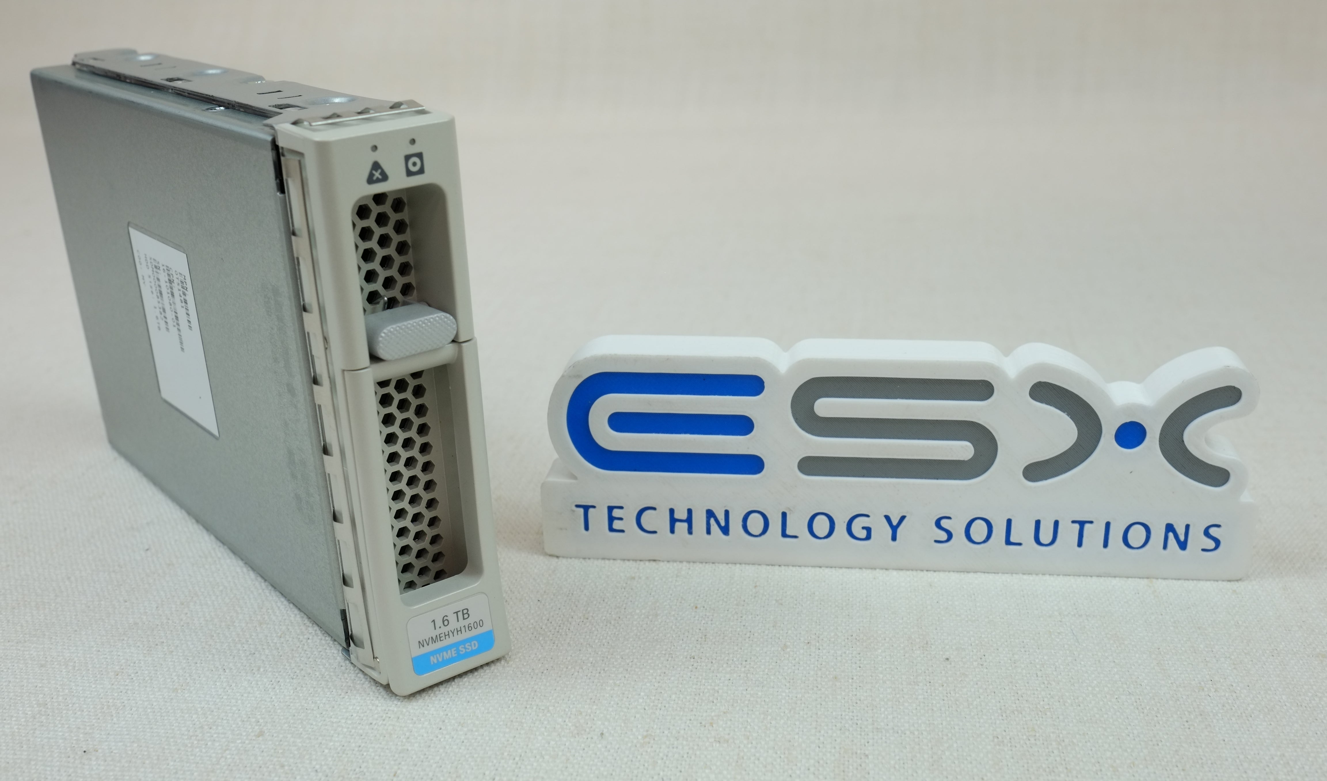 Cisco UCSC-NVMEHY-H1600 1.6TB 3.5” LFF U.2 NVMe SSD 16-101080-01