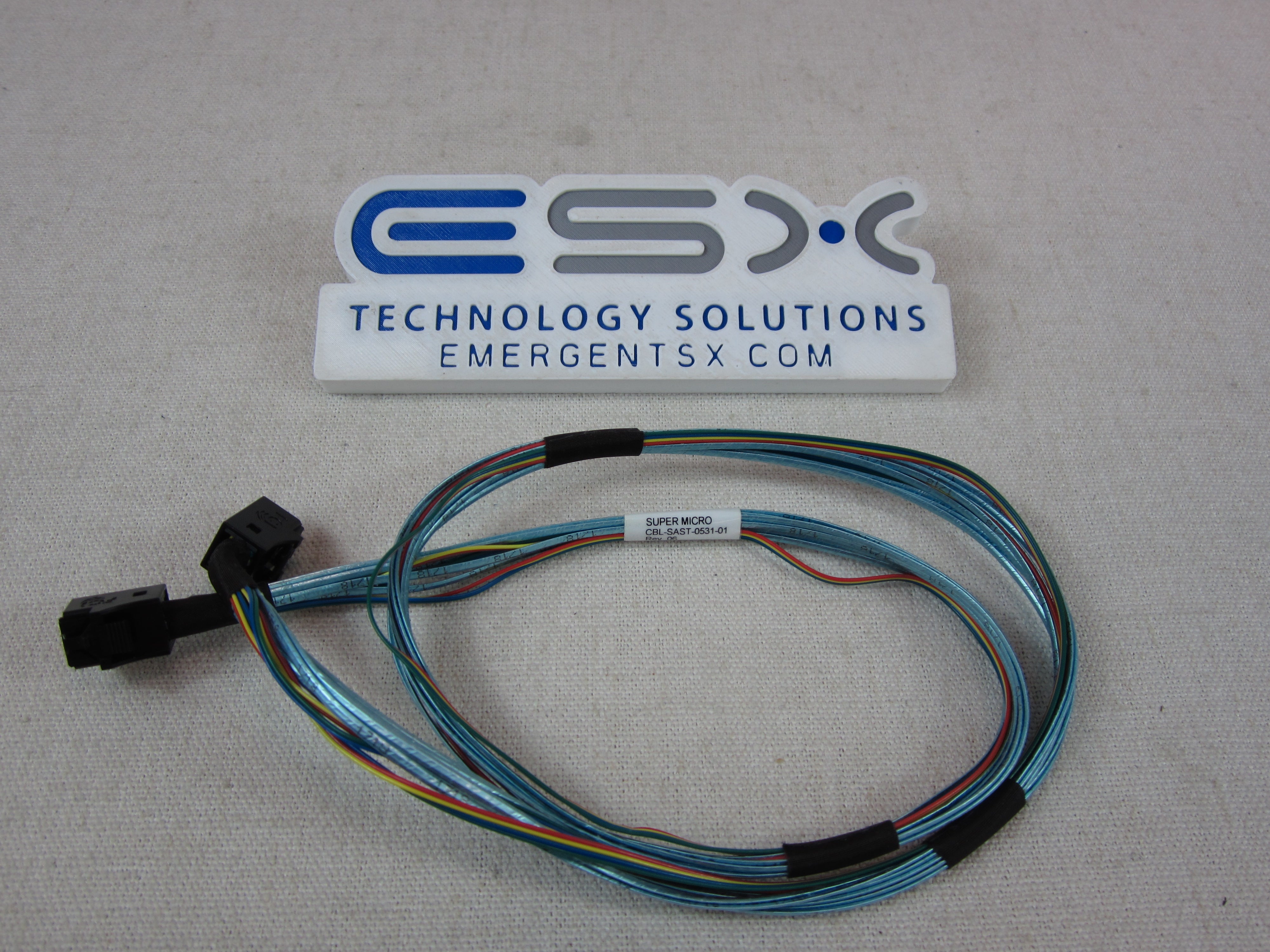 Supermicro CBL-SAST-0531-01 .8M MINI-SAS to MINI-SAS SFF8643 Internal Cable