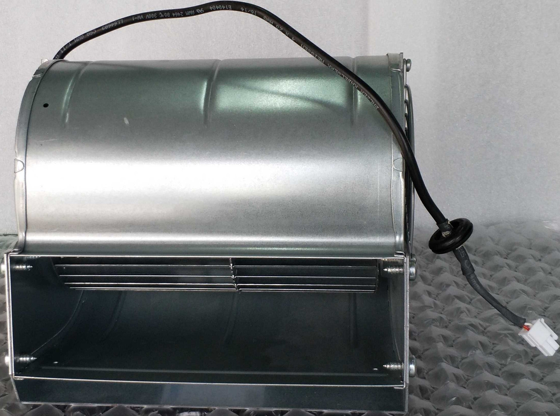 D2E133-AM35-B4 ebm-papst Centrifugal Fan | 230V 165W | Durable, Quiet & Efficient