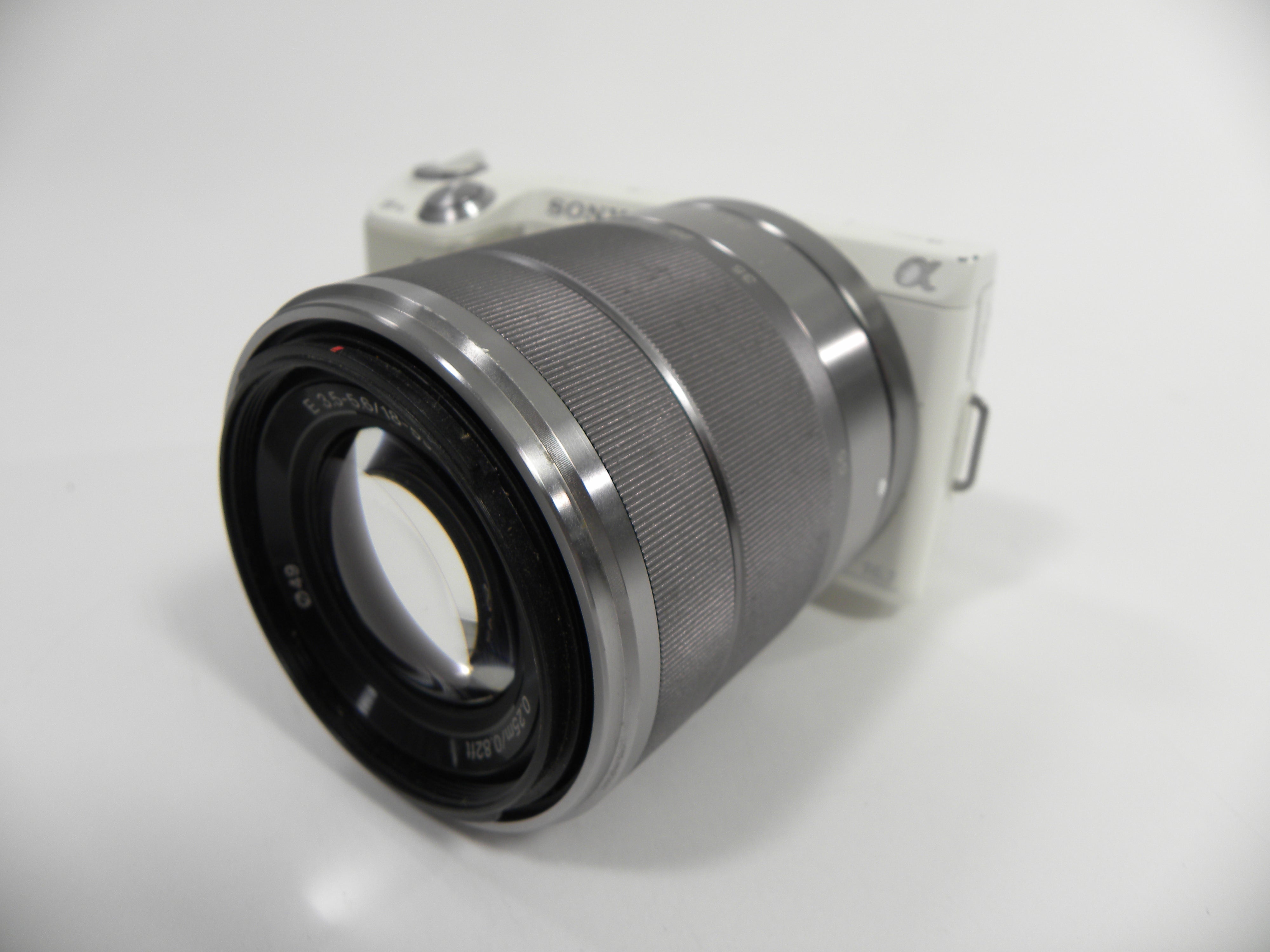 Sony a NEX-5N 14.2mp Digital Mirrorless Camera(White) w/18-55 f3.5-5.6 OSS