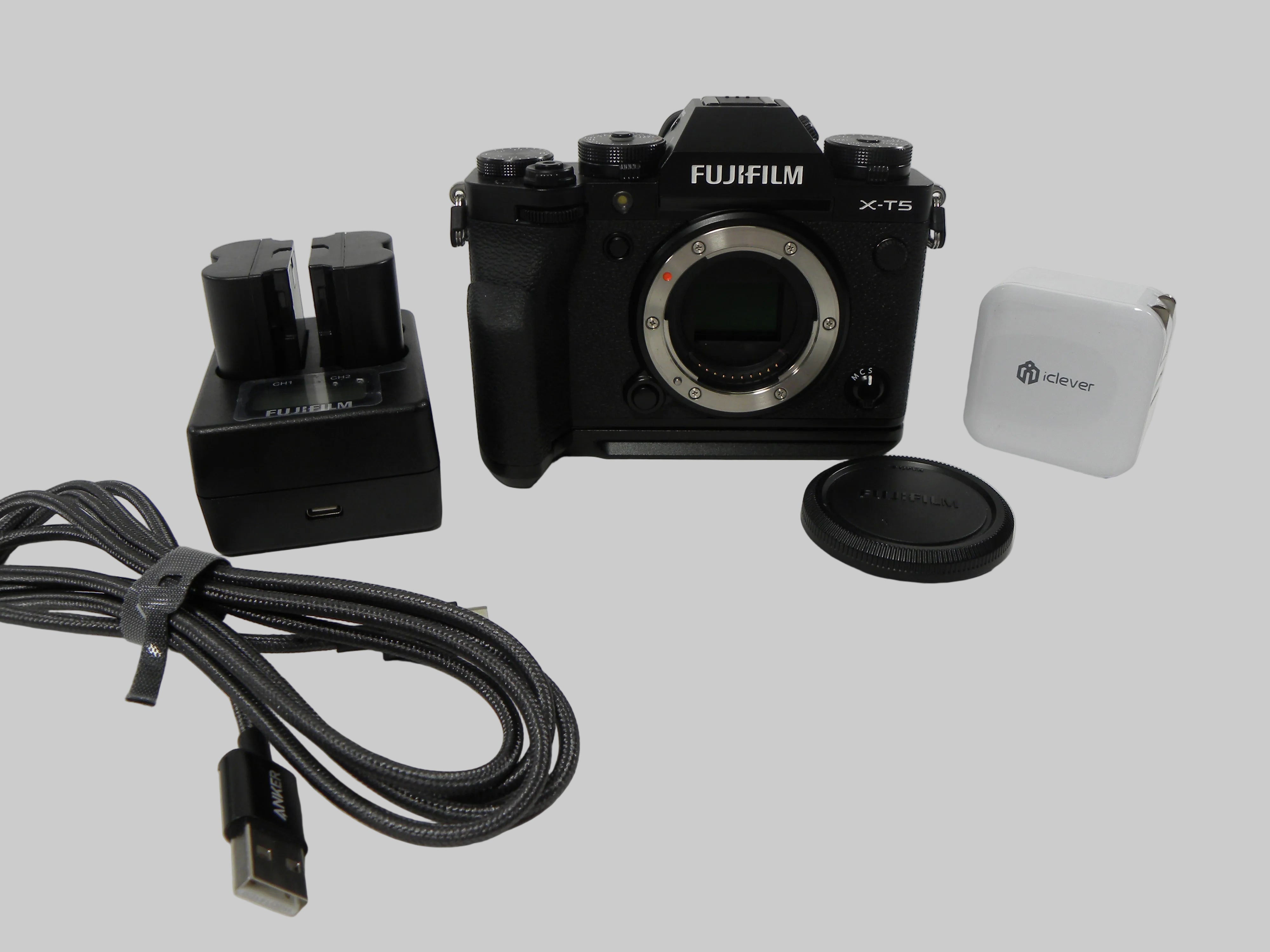 Fujifilm X-T5 40.2mp Digital Mirrorless w/MHG Grip Shutter Ct. 2,819