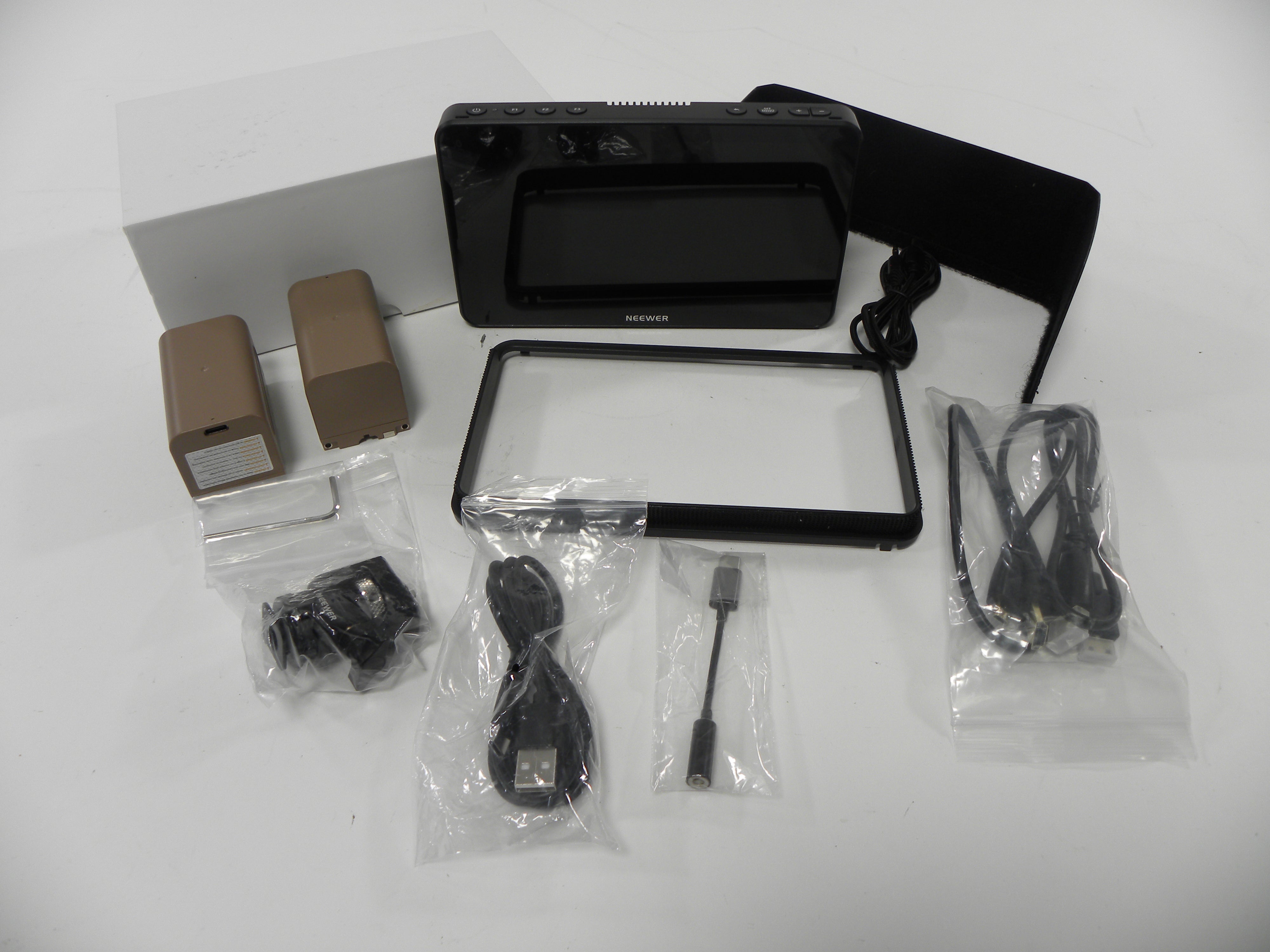 Neewer LCD Field Monitor Model F700