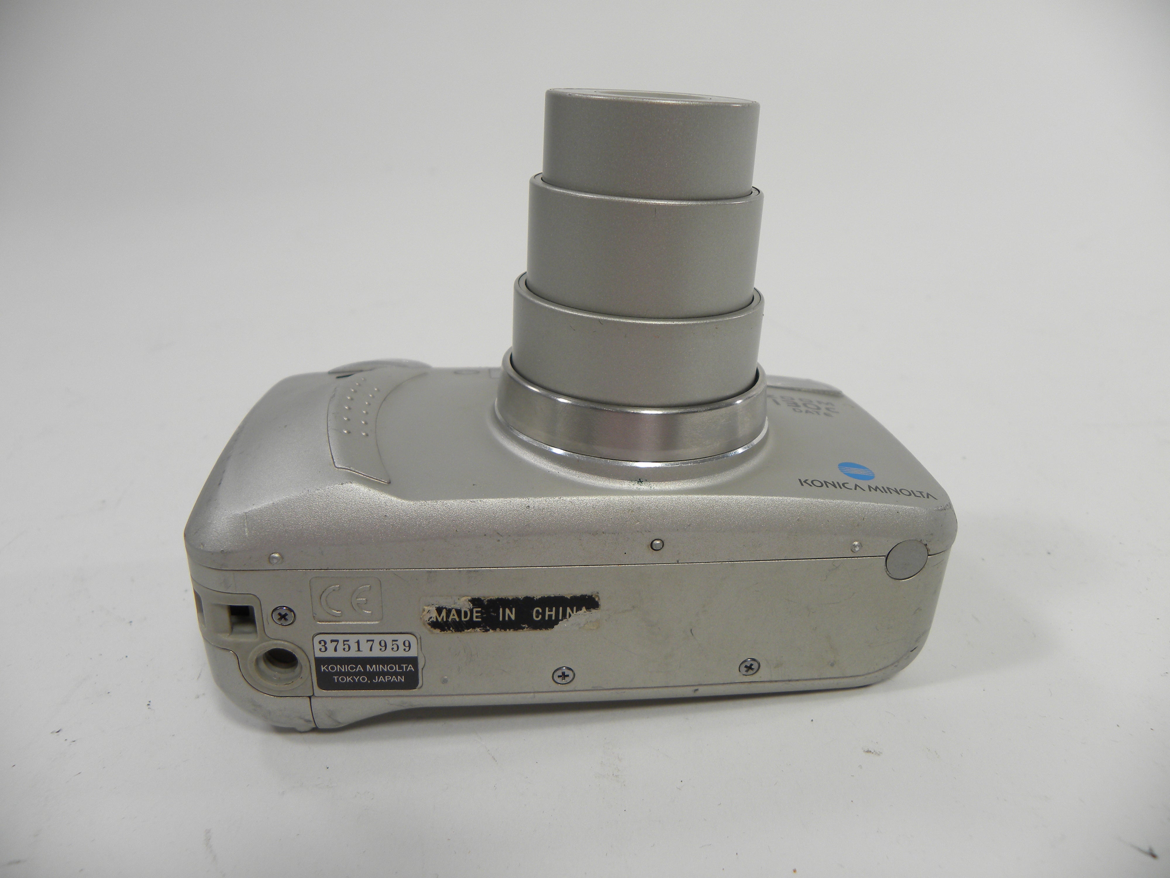 Minolta 130c Zoom Date 35mm Point and Shoot camera