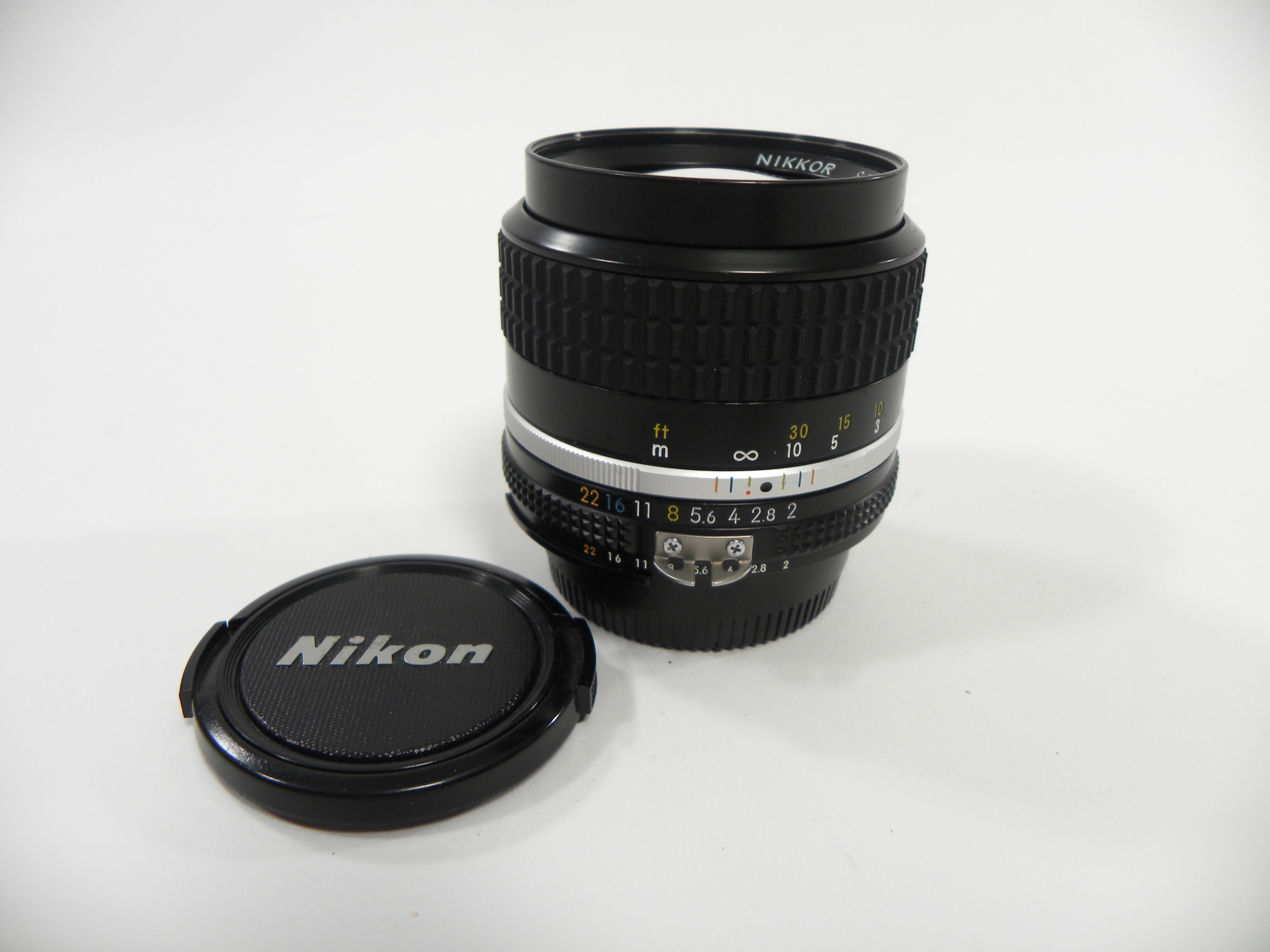 Nikon Nikkor 85mm f2 F Mount Lens