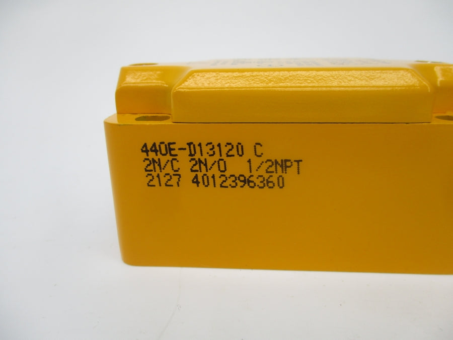 ALLEN BRADLEY 440E-D13120 SER. C 240V 3A (BR/WH) NSMP