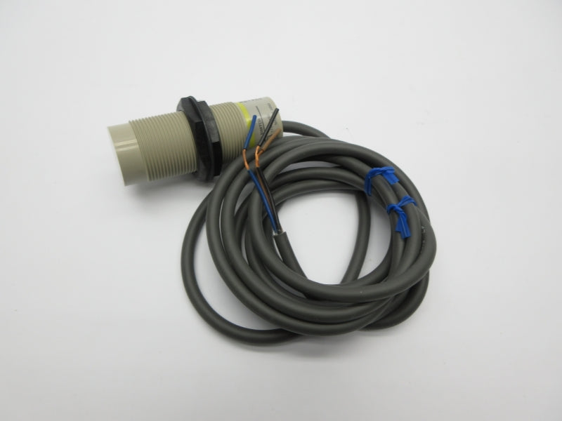 OMRON E2K-X15MF1 12-24VDC 2M NSMP