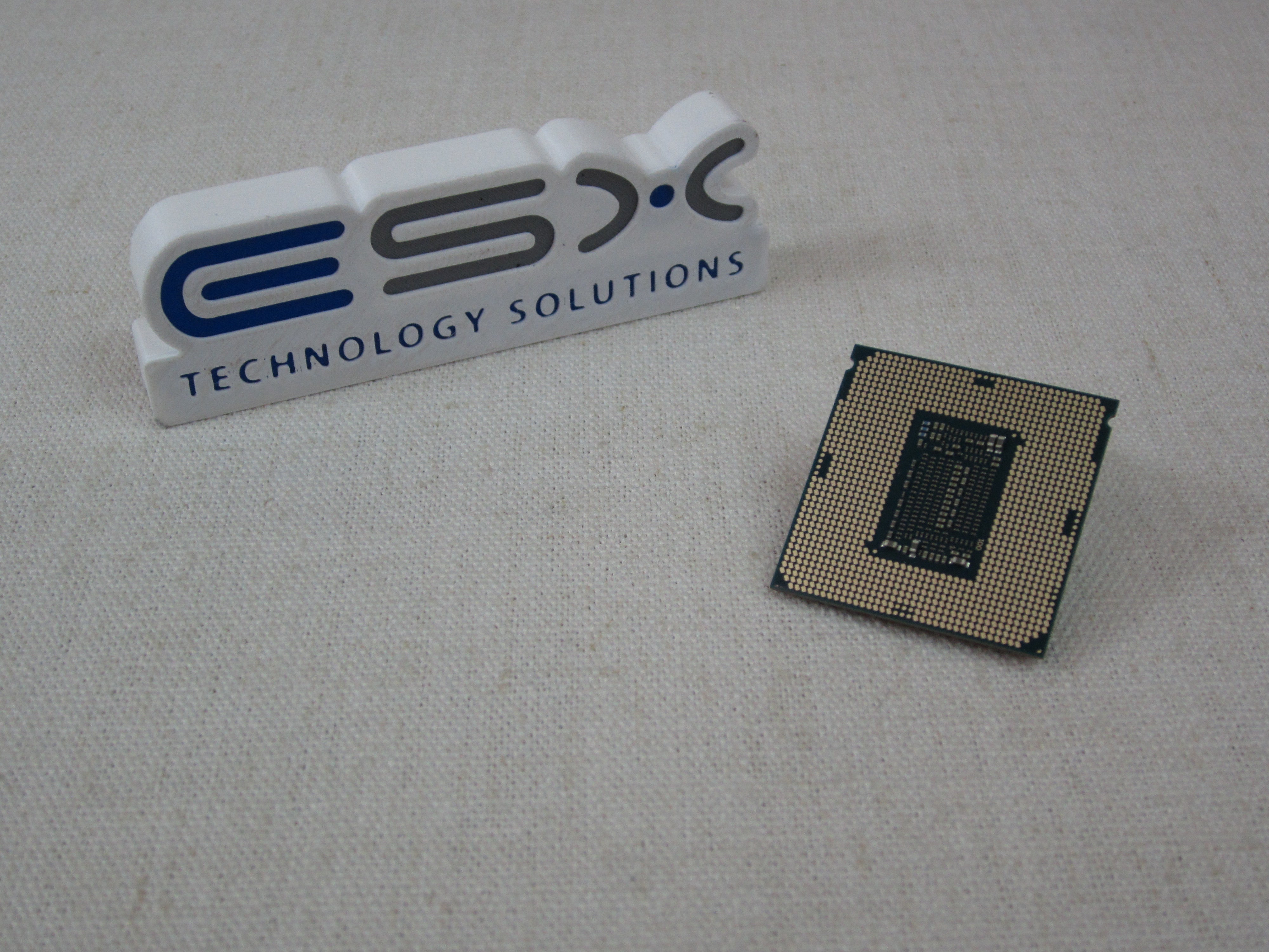Intel Xeon Quad-Core E-2274G @ 4.0GHz 8MB 83W LGA1151 Processor SRFDE CPU