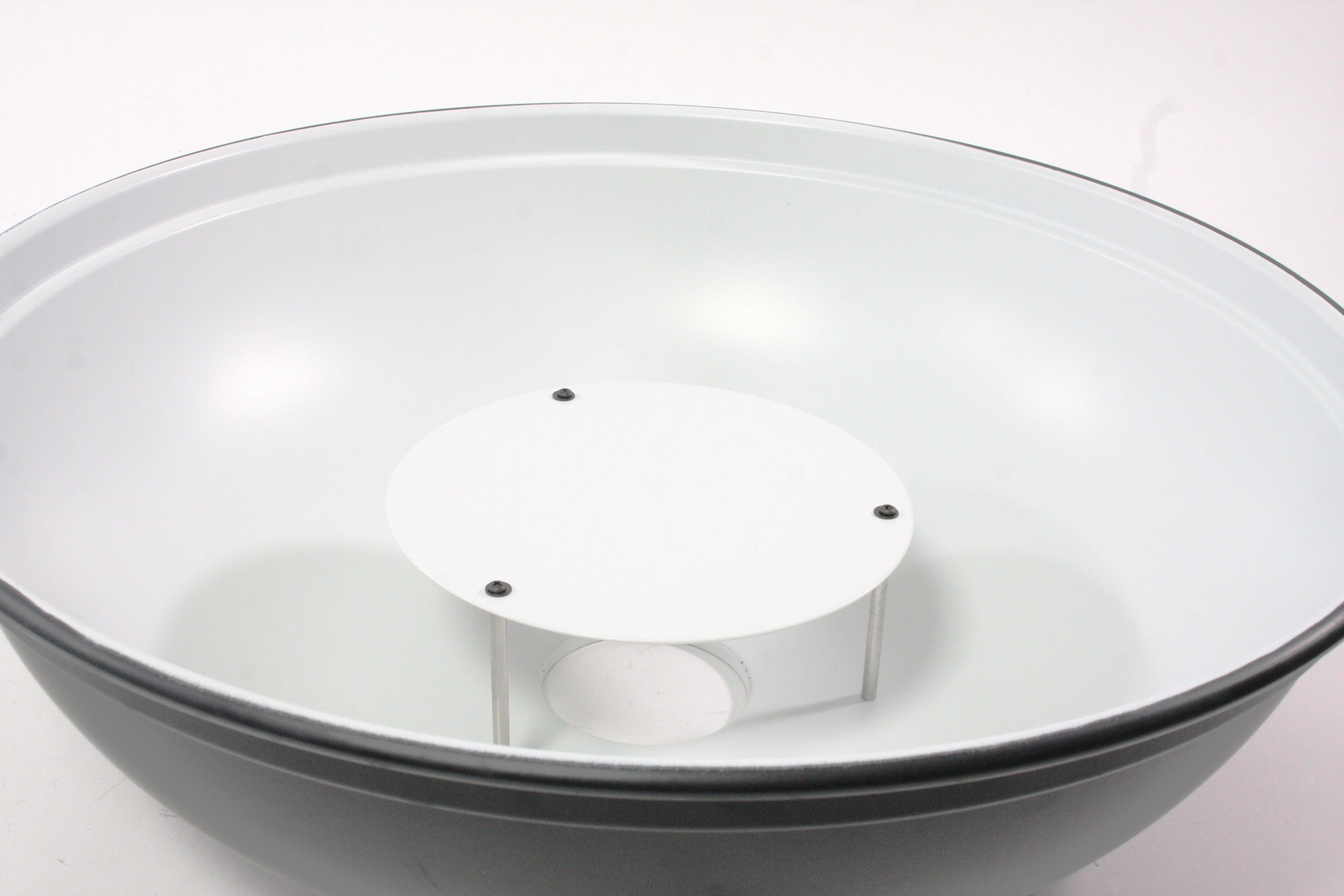 Beauty Dish Black with White Interior with Paul C. Buff Mount 22 inch