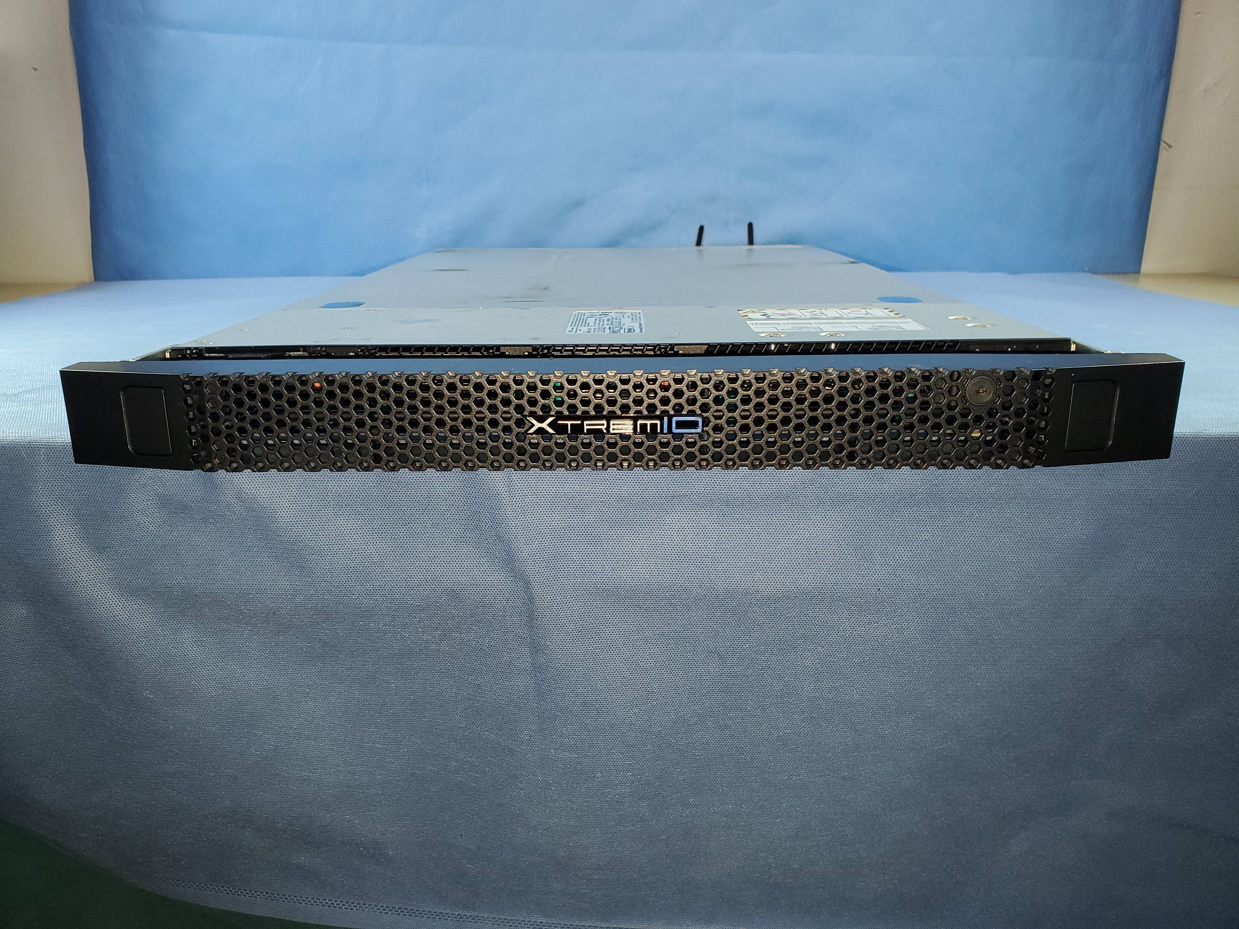 EMC 100-586-018 XtremIO Controller 2x E5-2658, 256GB RAM, 2x 200GB SSD, 2x 900GB