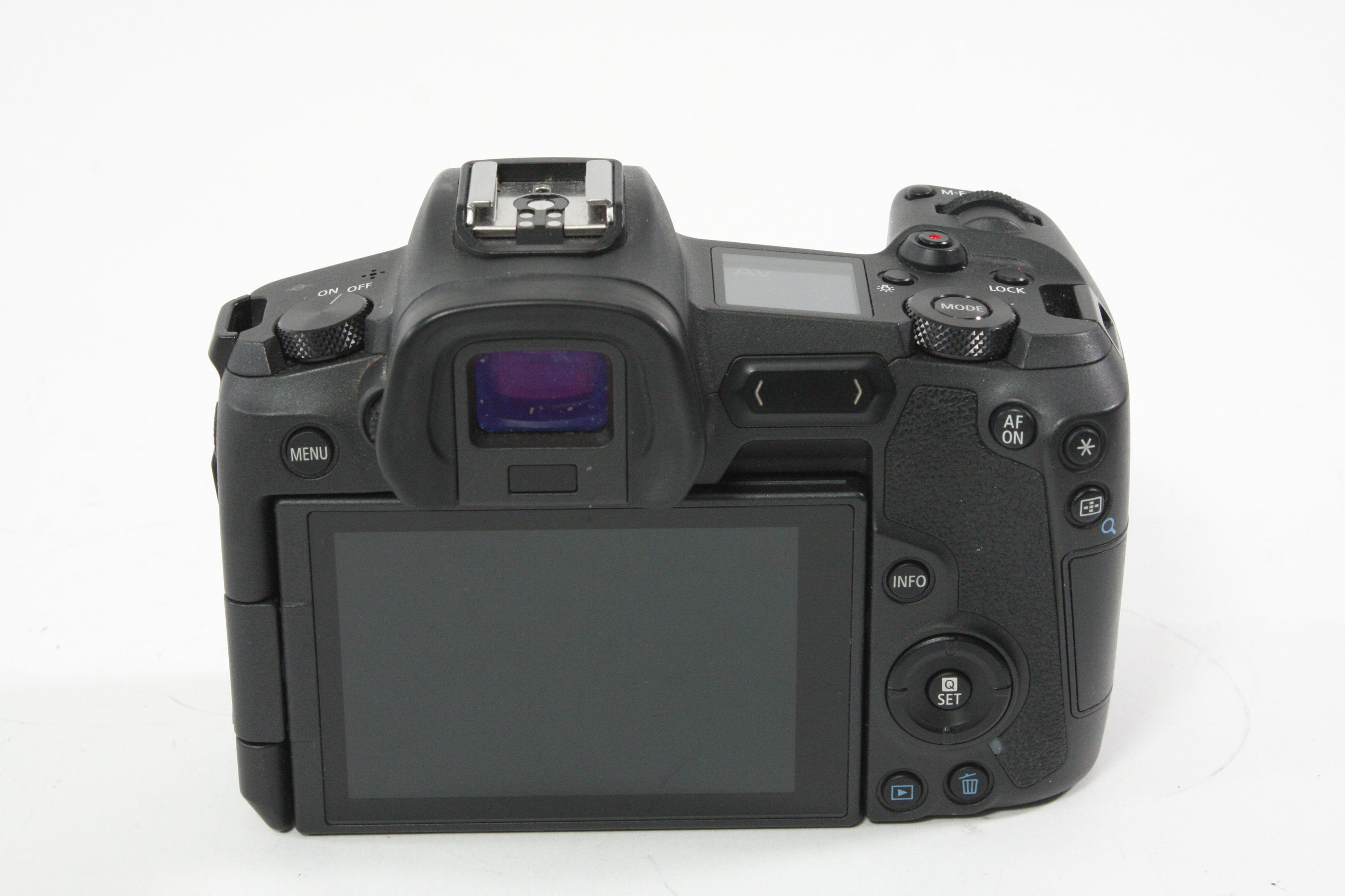 Canon EOS R w/Battery Grip BG-E22 - Shutter Count 62000 or less