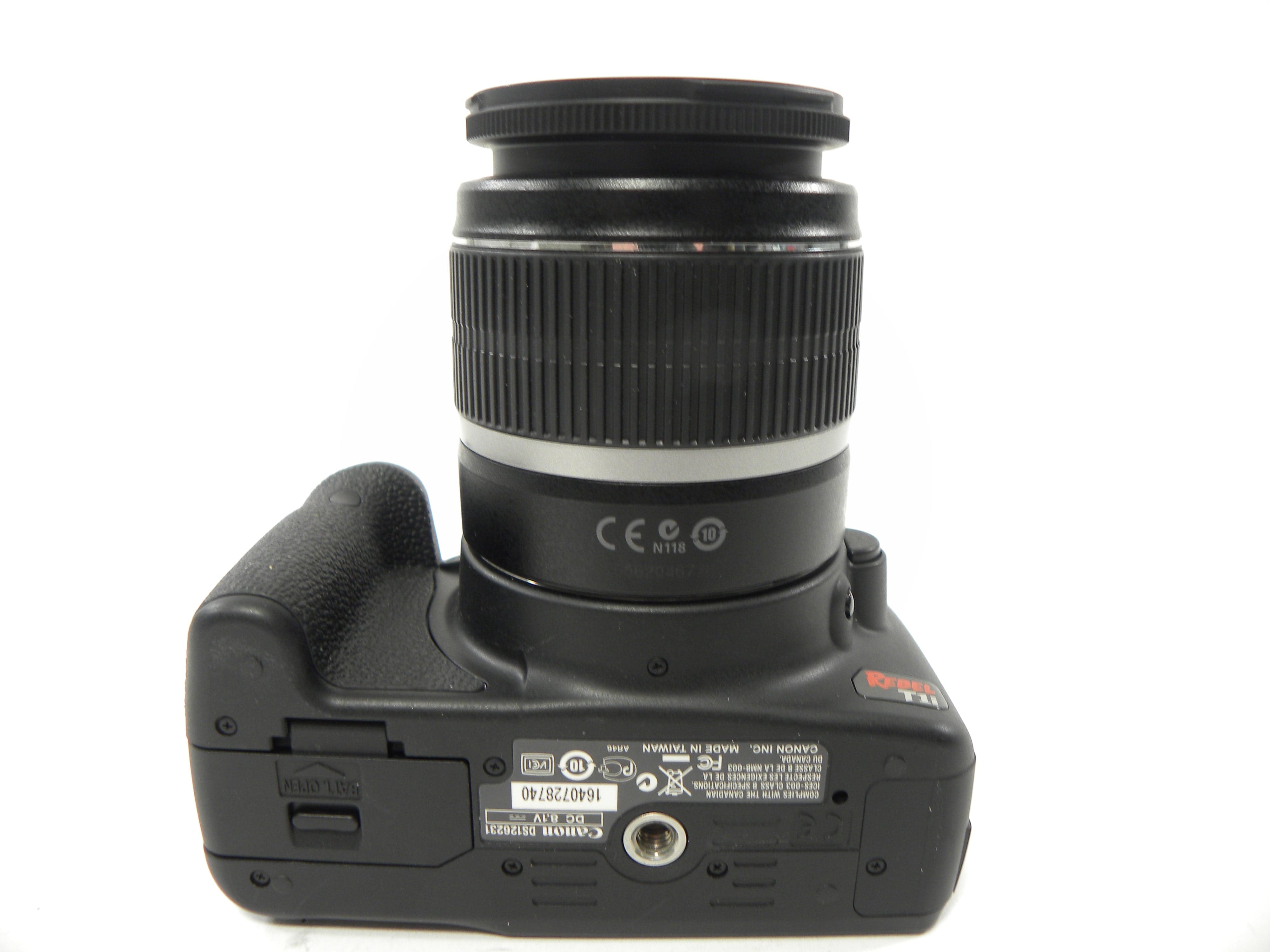 Canon EOS Rebel T1i 15.1mp Digital SLR w/EF-S 18-55 IS Shutter Ct. 1,132
