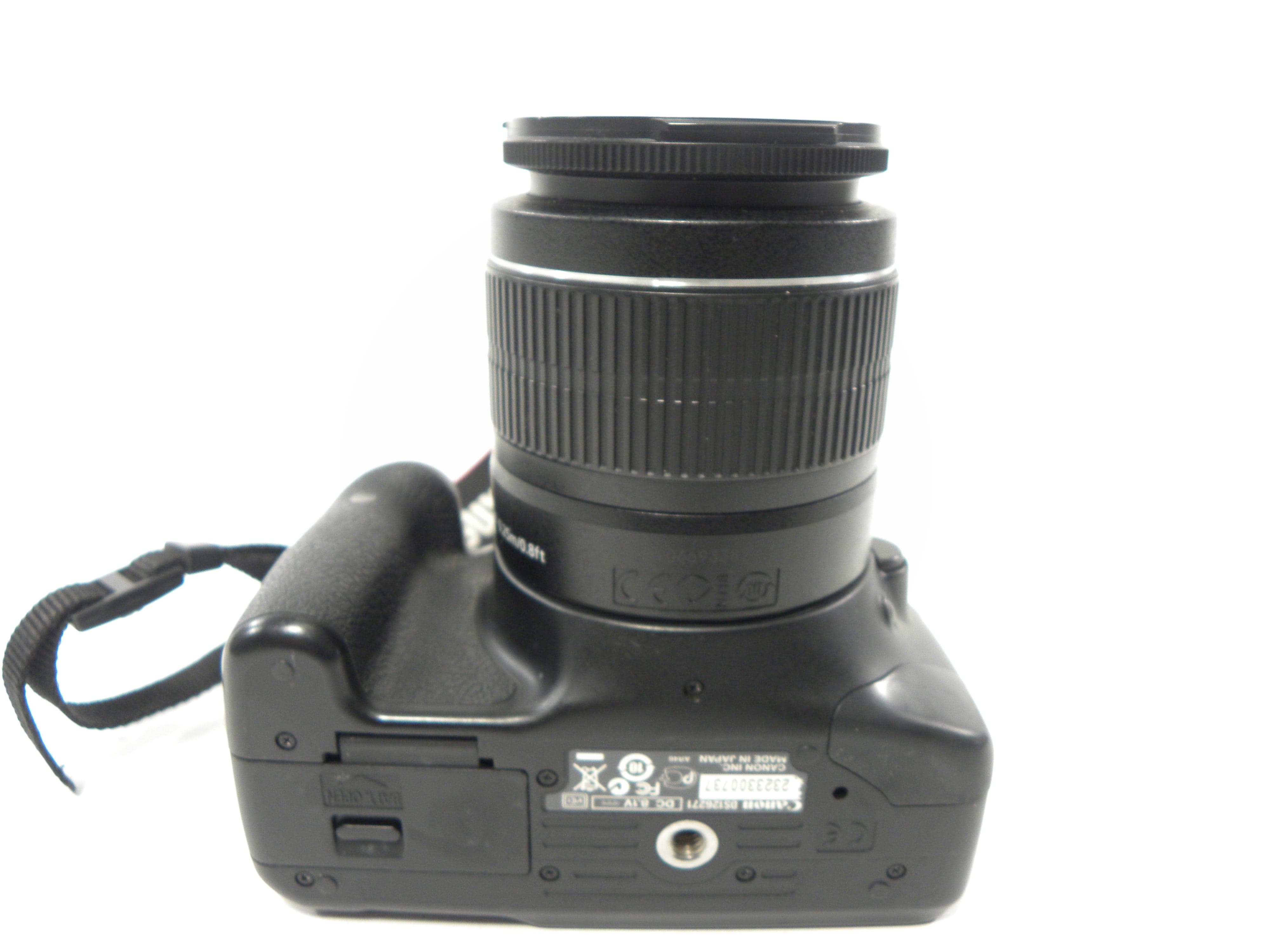 Canon EOS Rebel T2i 18.0mp Digital SLR w/EF-S 18-55 IS II Shutter Ct. 8,553