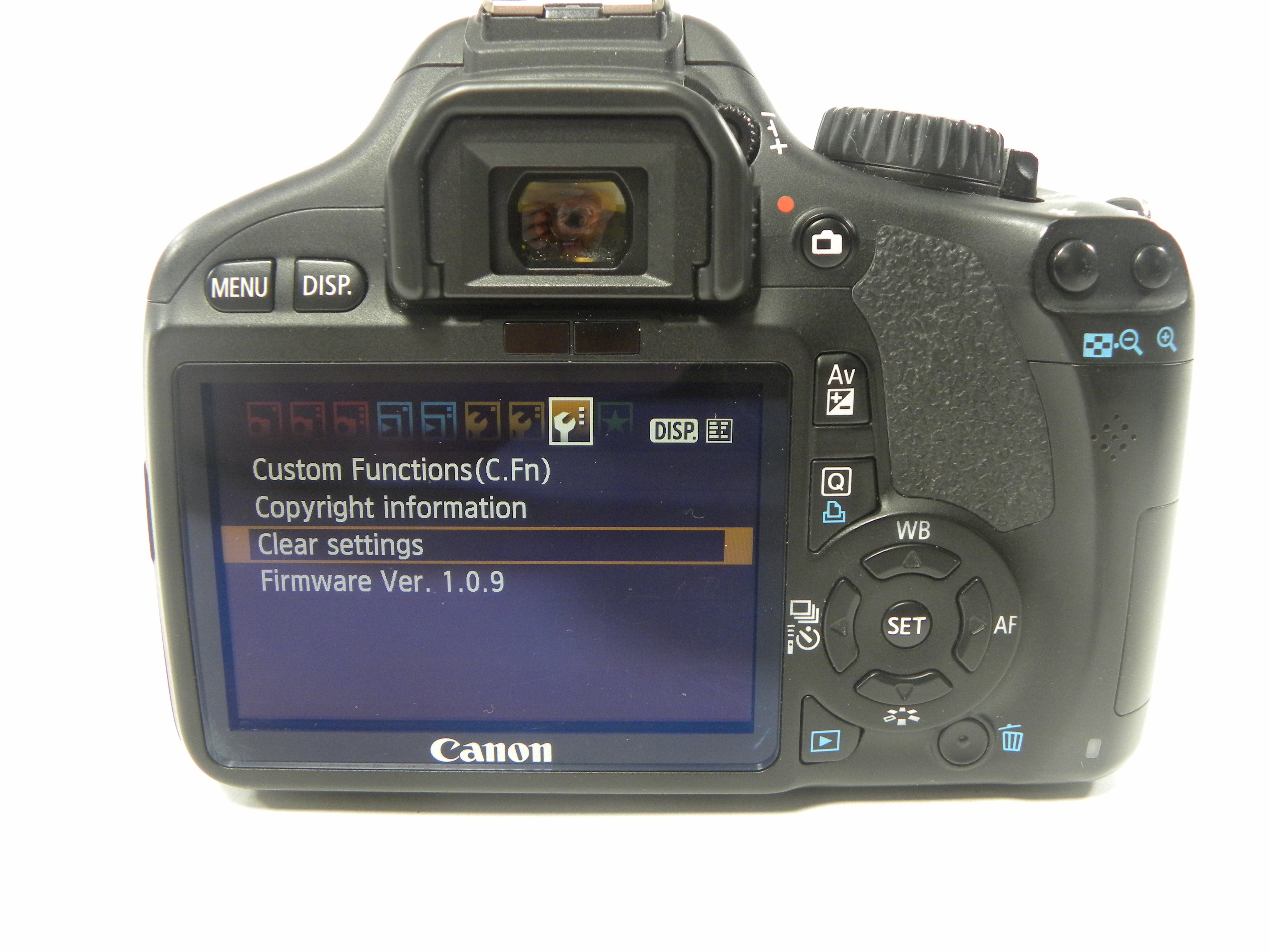 Canon EOS Rebel T2i 18mp Digital SLR w/EF-S 18-55 IS II shutter ct. 12,253