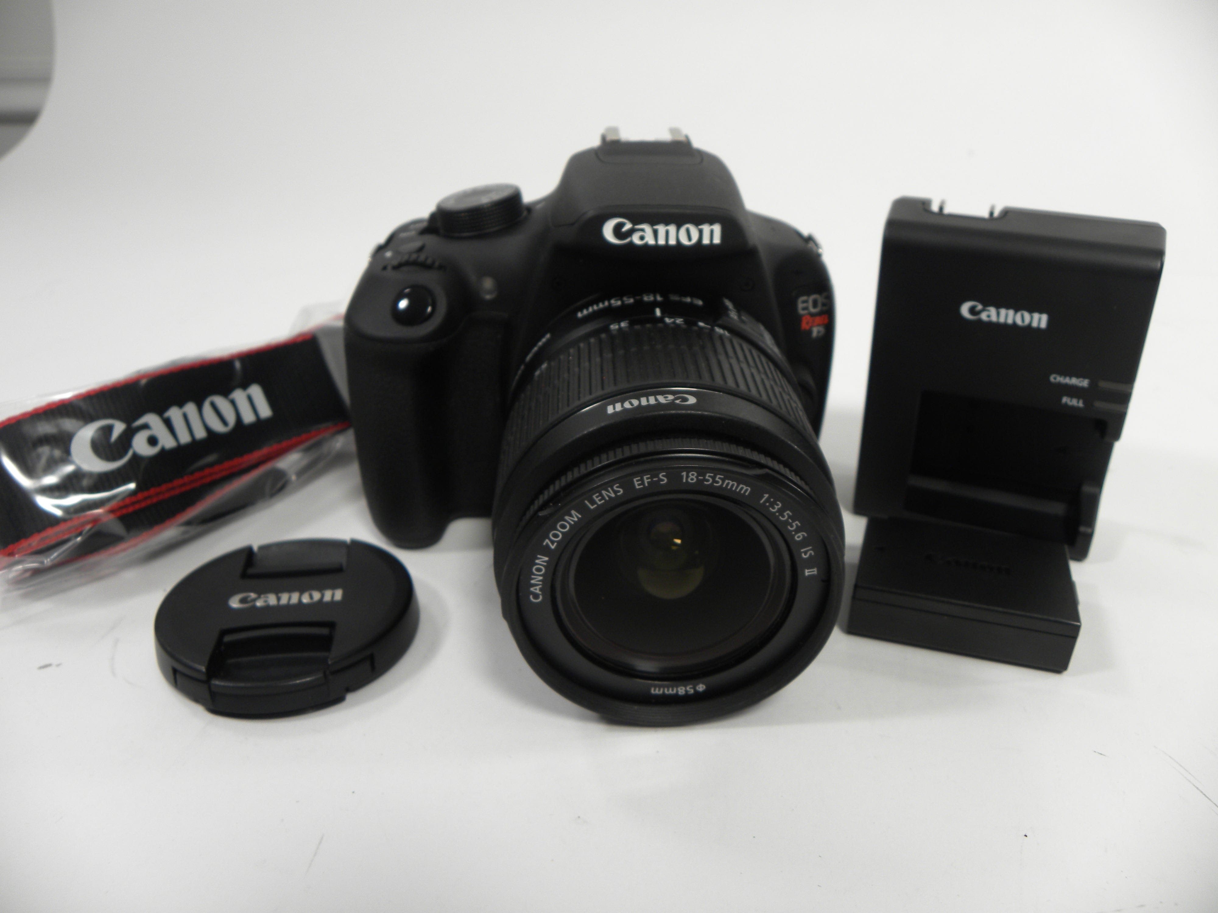 Canon EOS Rebel T5 18mp Digital SLR w/EF-S 18-55 IS II Shutter Ct. 811