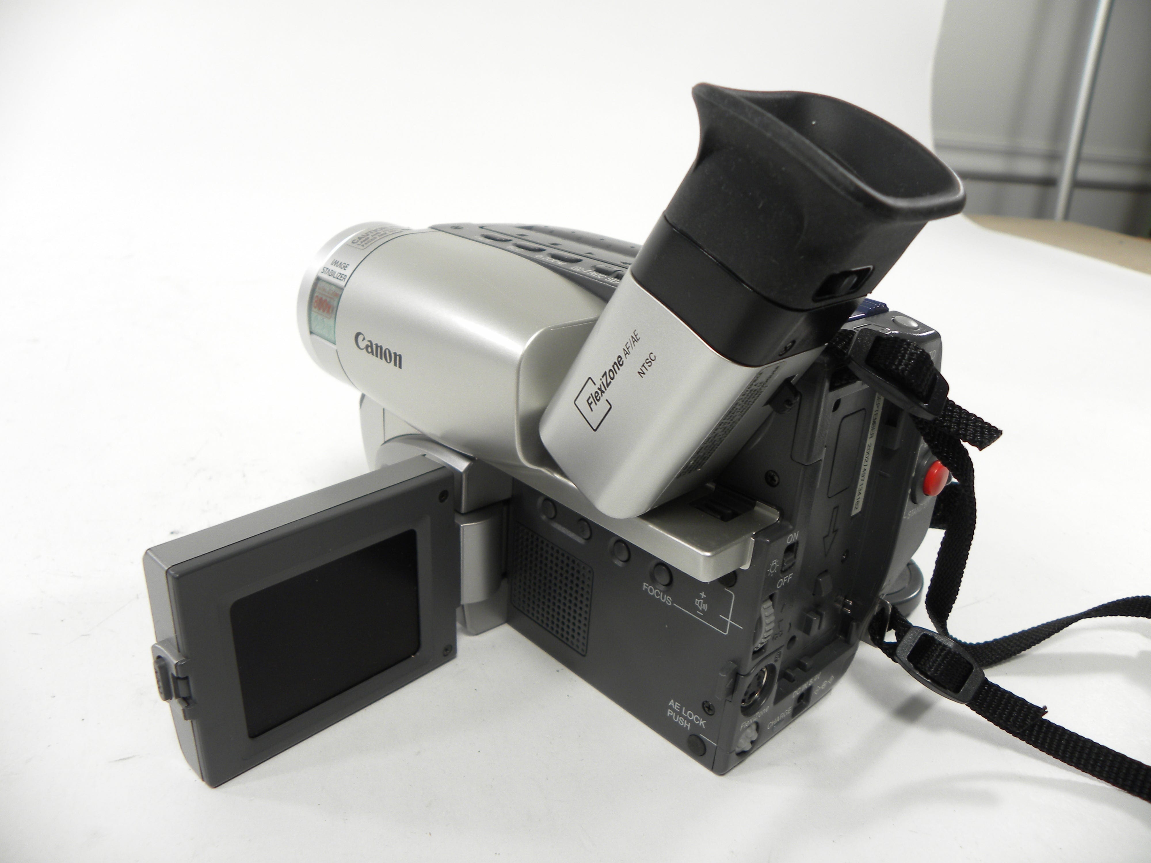 Canon ES8400V Hi 8 Camcorder
