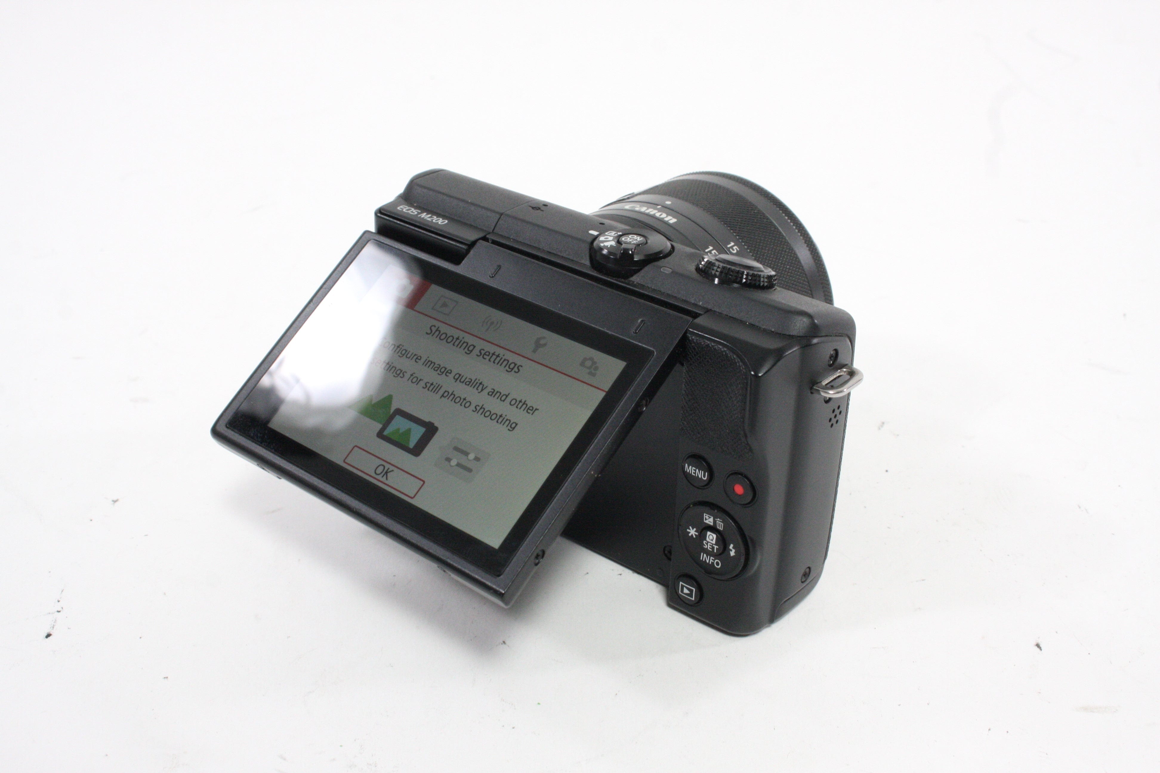 Canon M200 Mirrorless Camera with 15-45mm f/3.5-6.3 IS STM Lens
