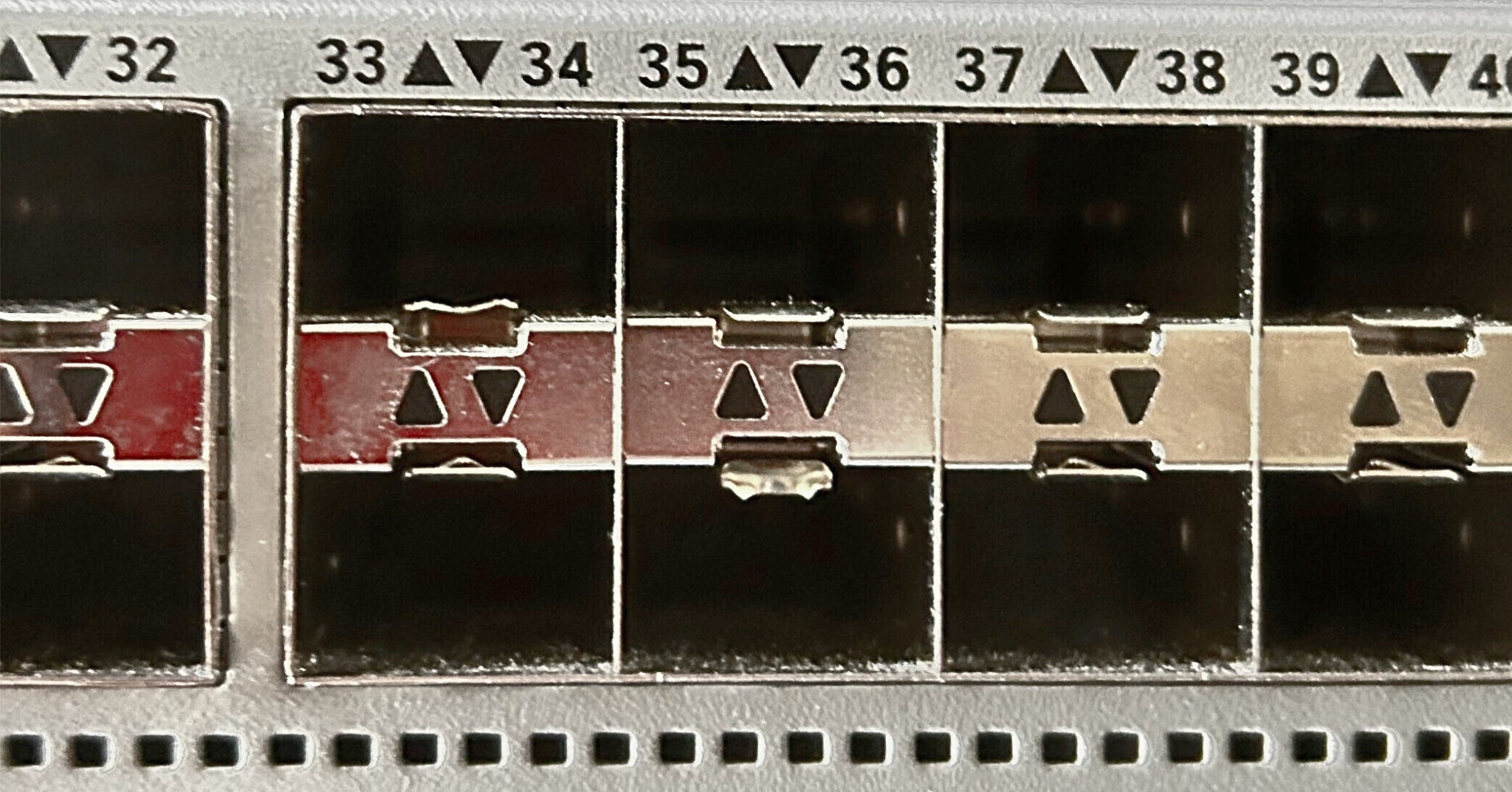 Cisco N9K-C93180YC-FX Nexus 9300 48 Ports 1/10/25G, 6p 40/100G, MACsec