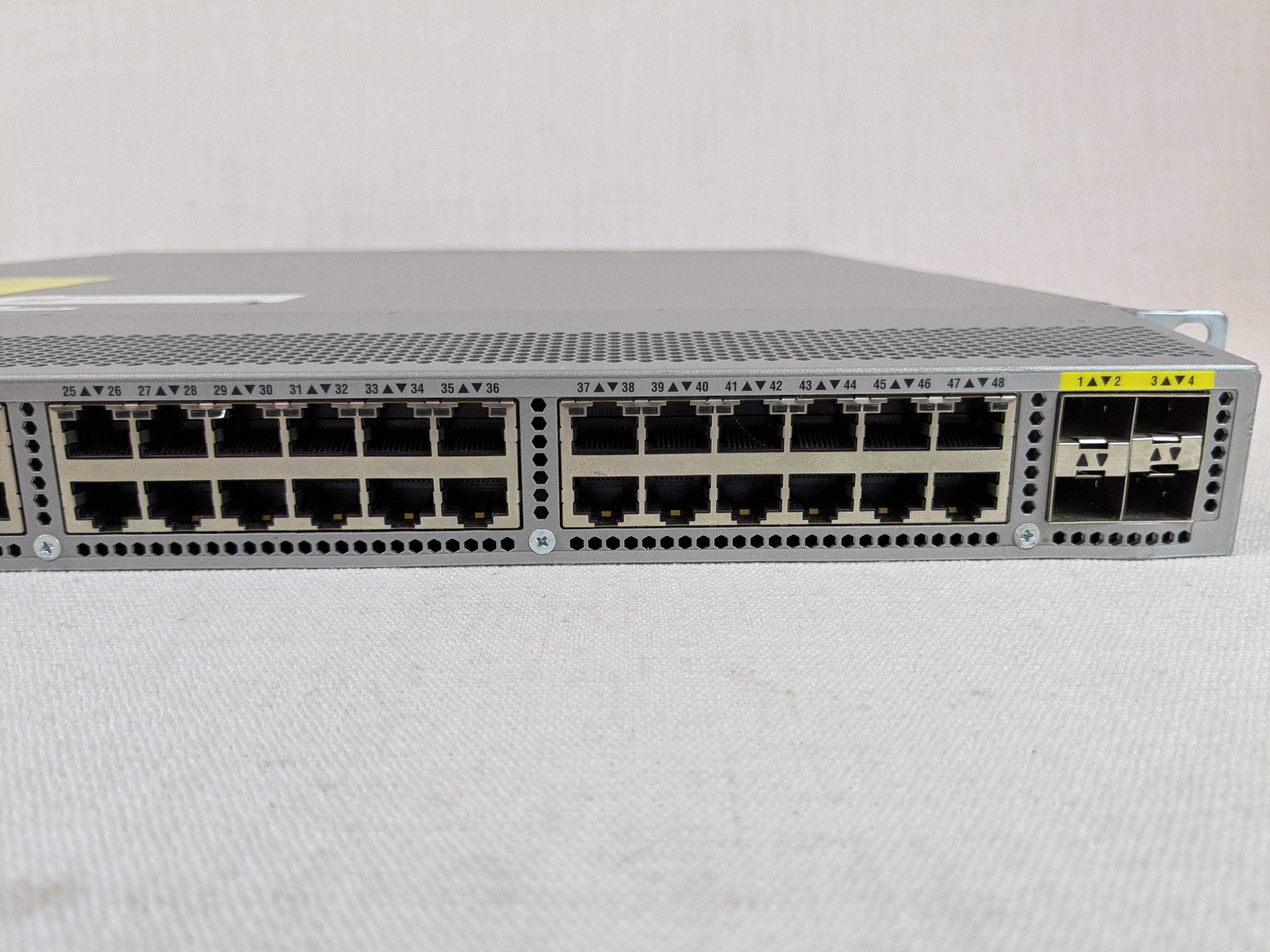 Cisco N3K-C3048TP-1GE Nexus 48x GbE Port Switch - 2x N2200-PAC-400W, Rack Ears