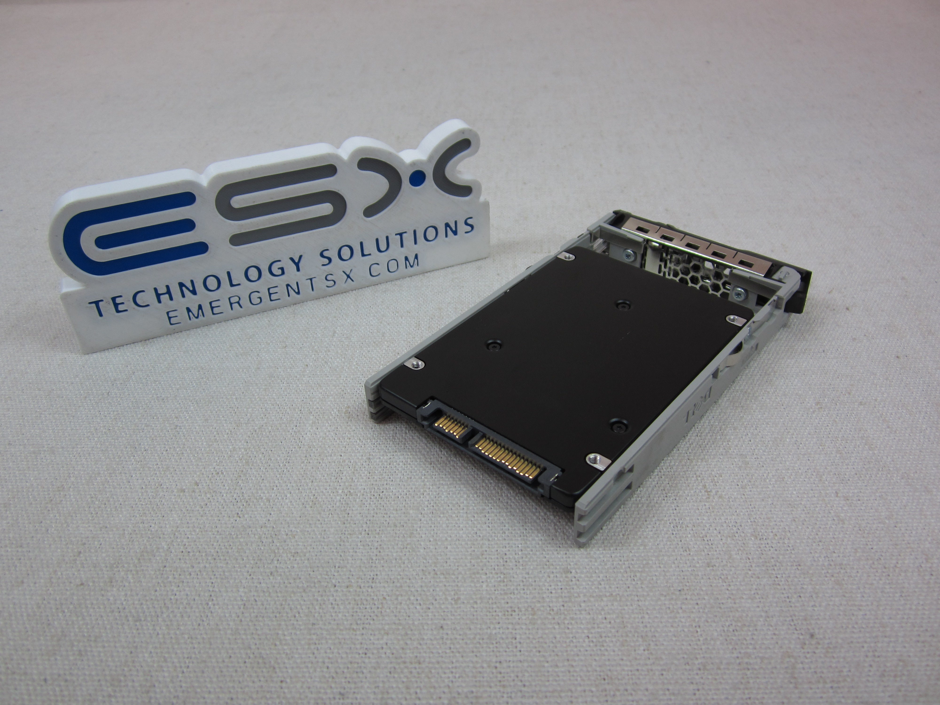 Dell VJM47 480GB 6Gb/s 2.5" SATA RI TLC SSD Samsung PM883a MZ-7LH480C 13G Tray