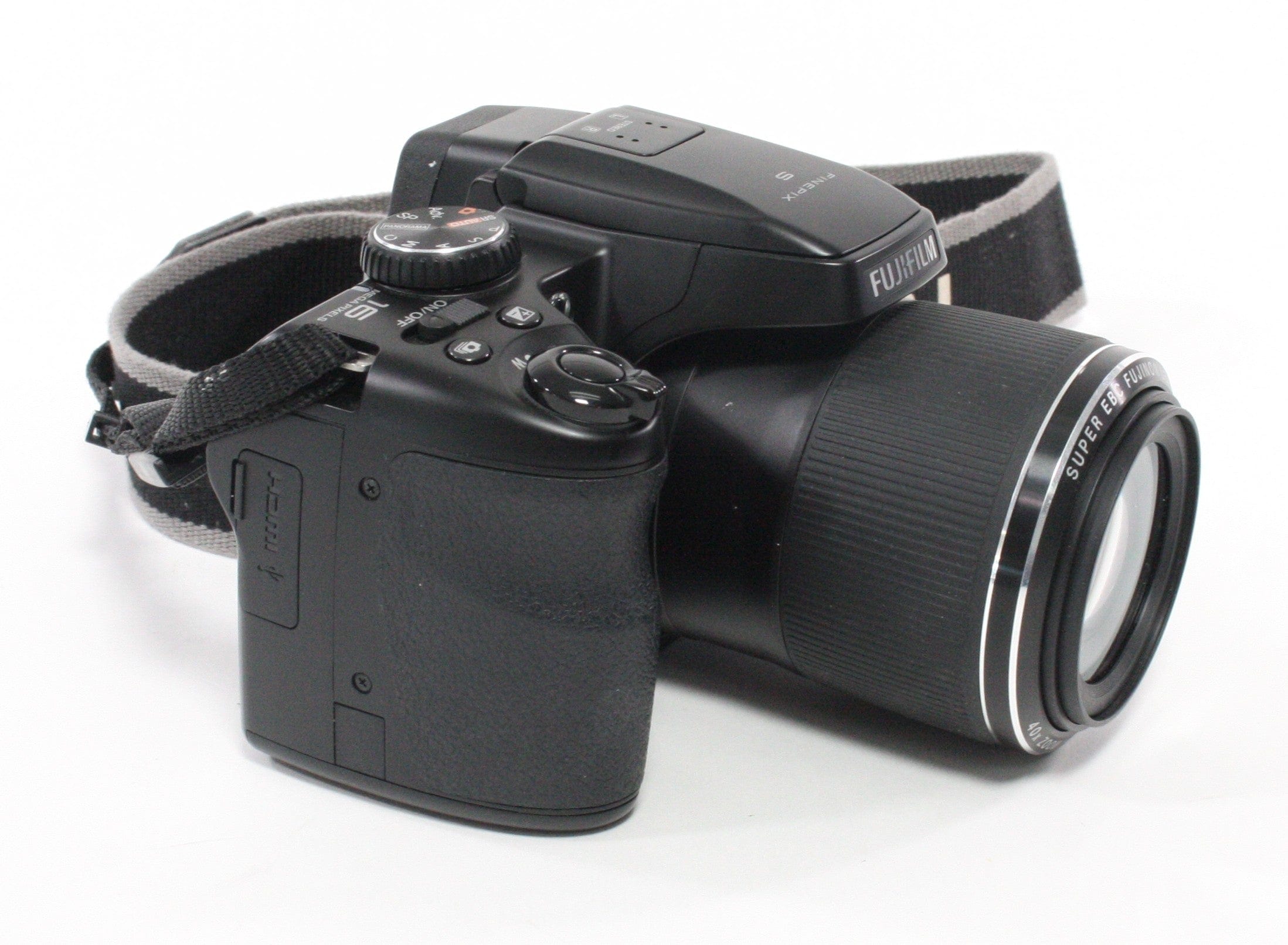 Fujifilm FinePix S8200 Digital Camera (incl case)