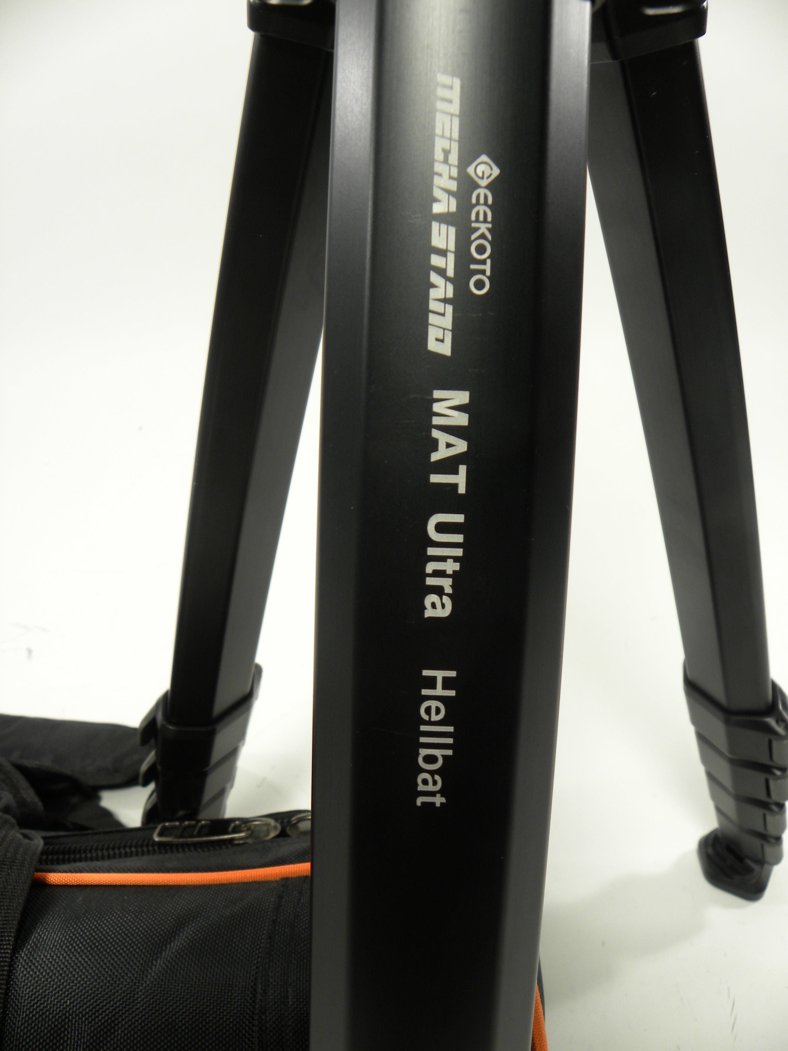 Geekoto Mecha Stand Mat Ultra Hellbat Tripod
