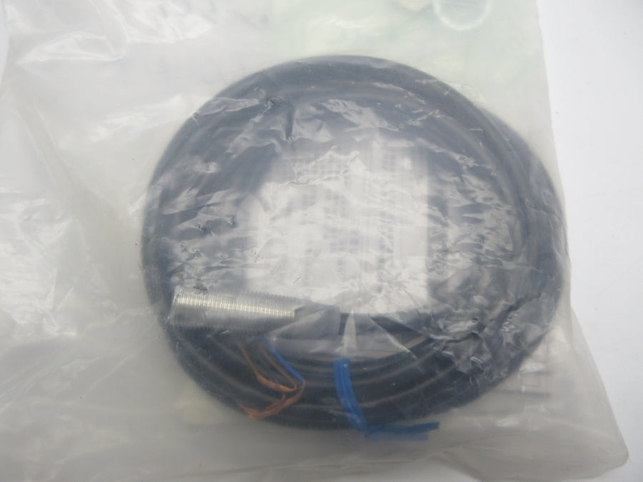 OMRON E2EW-X2B112 10-30VDC 2M NSMP