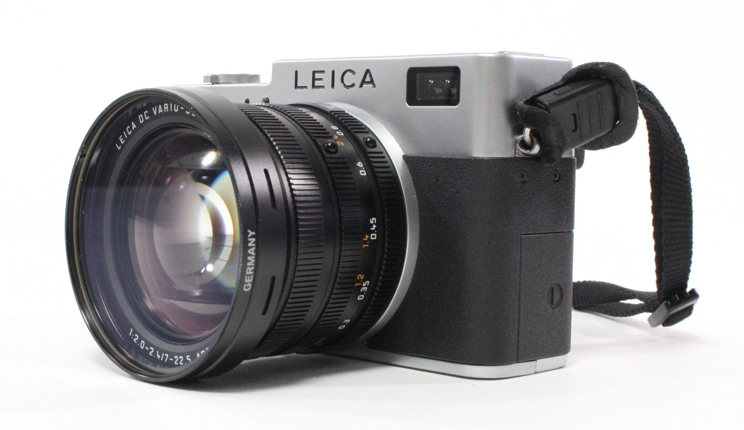 Leica Digilux 2 5mp with 28-90mm f/2.0-2.4 Fixed Lens