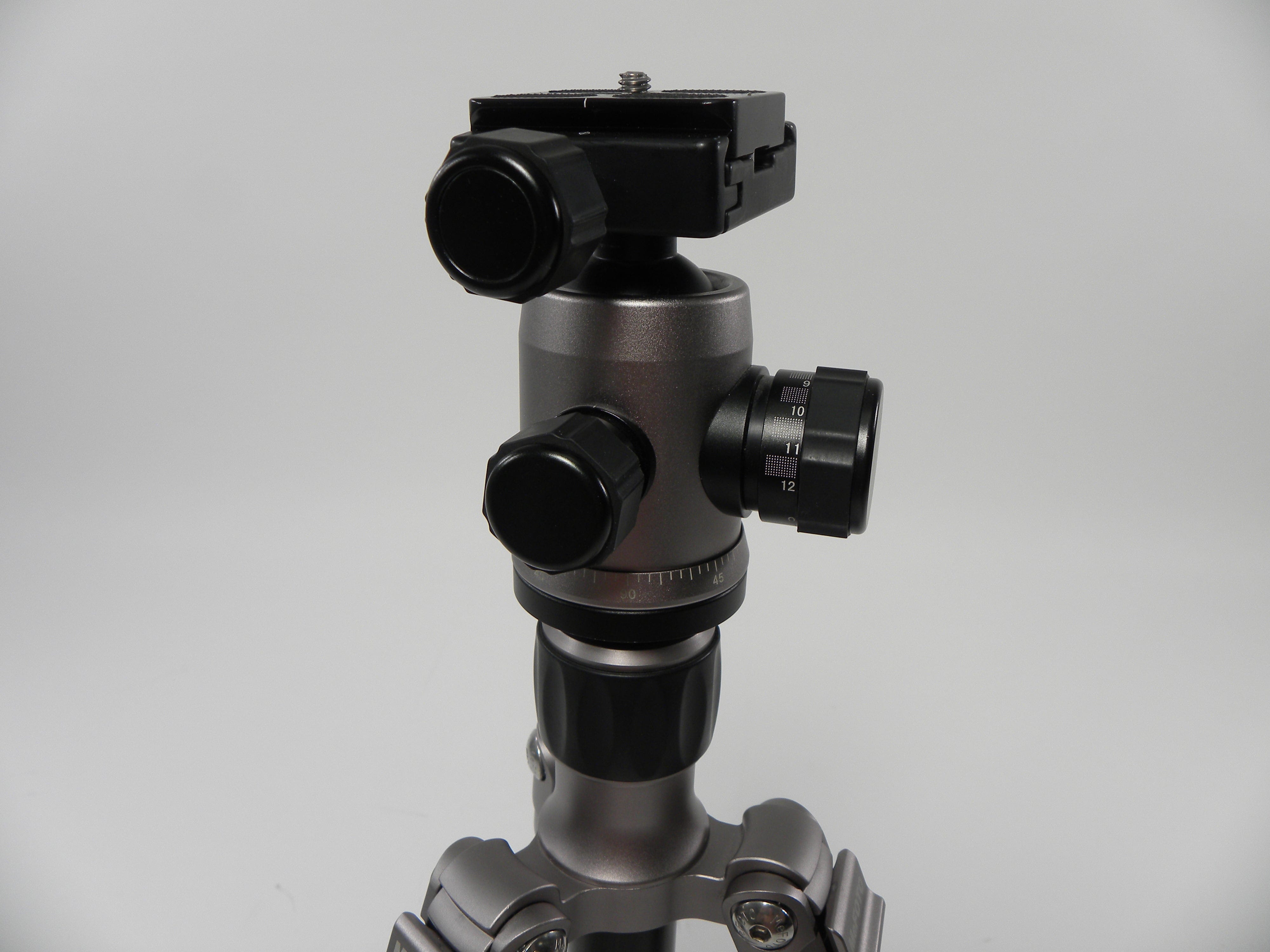 MeFoto C2350 Carbon Fiber Tripod Q2