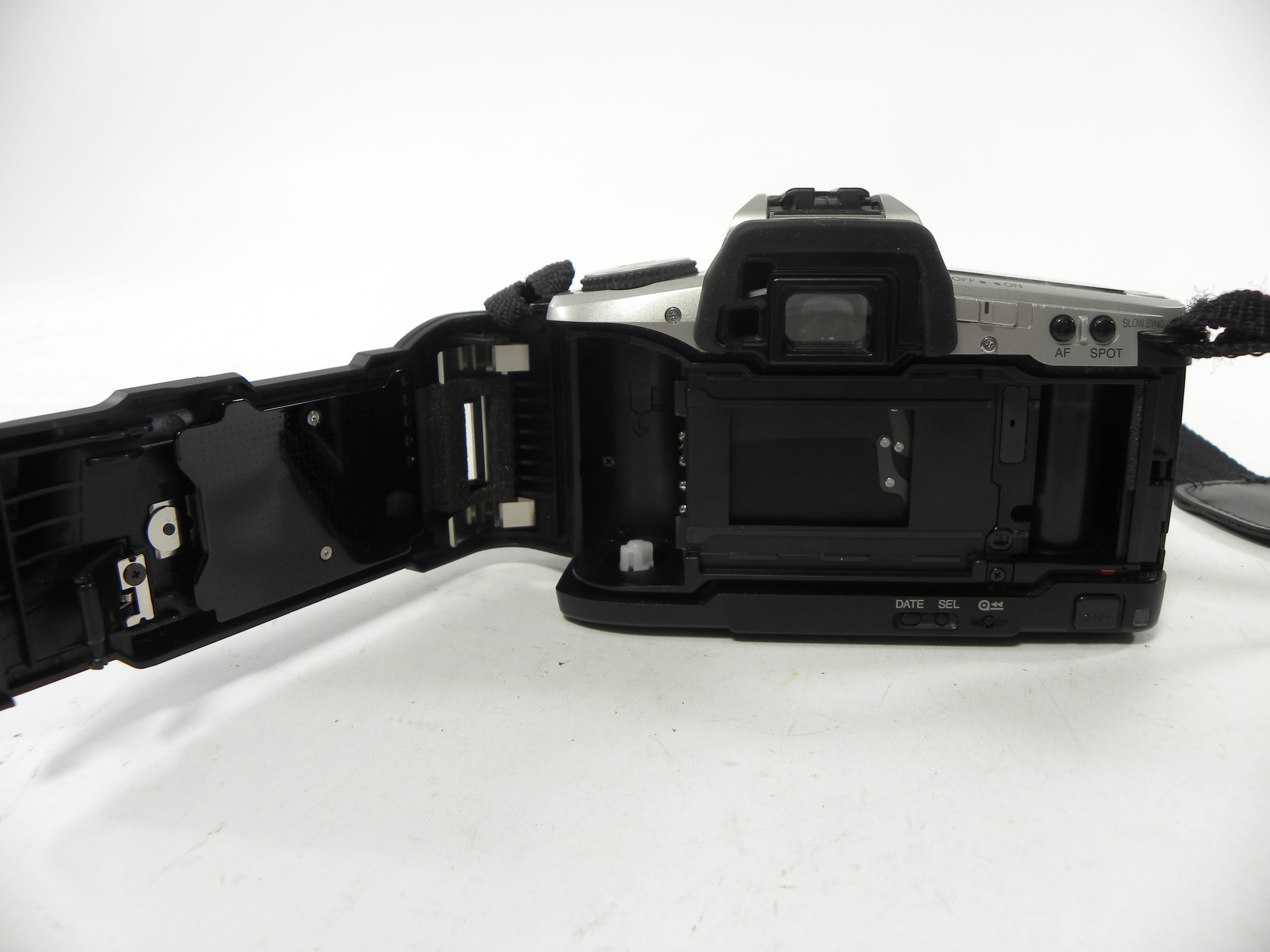 Minolta Maxxum 5 35mm SLR w/AF Zoom 28-80mm f3.5-5.6D