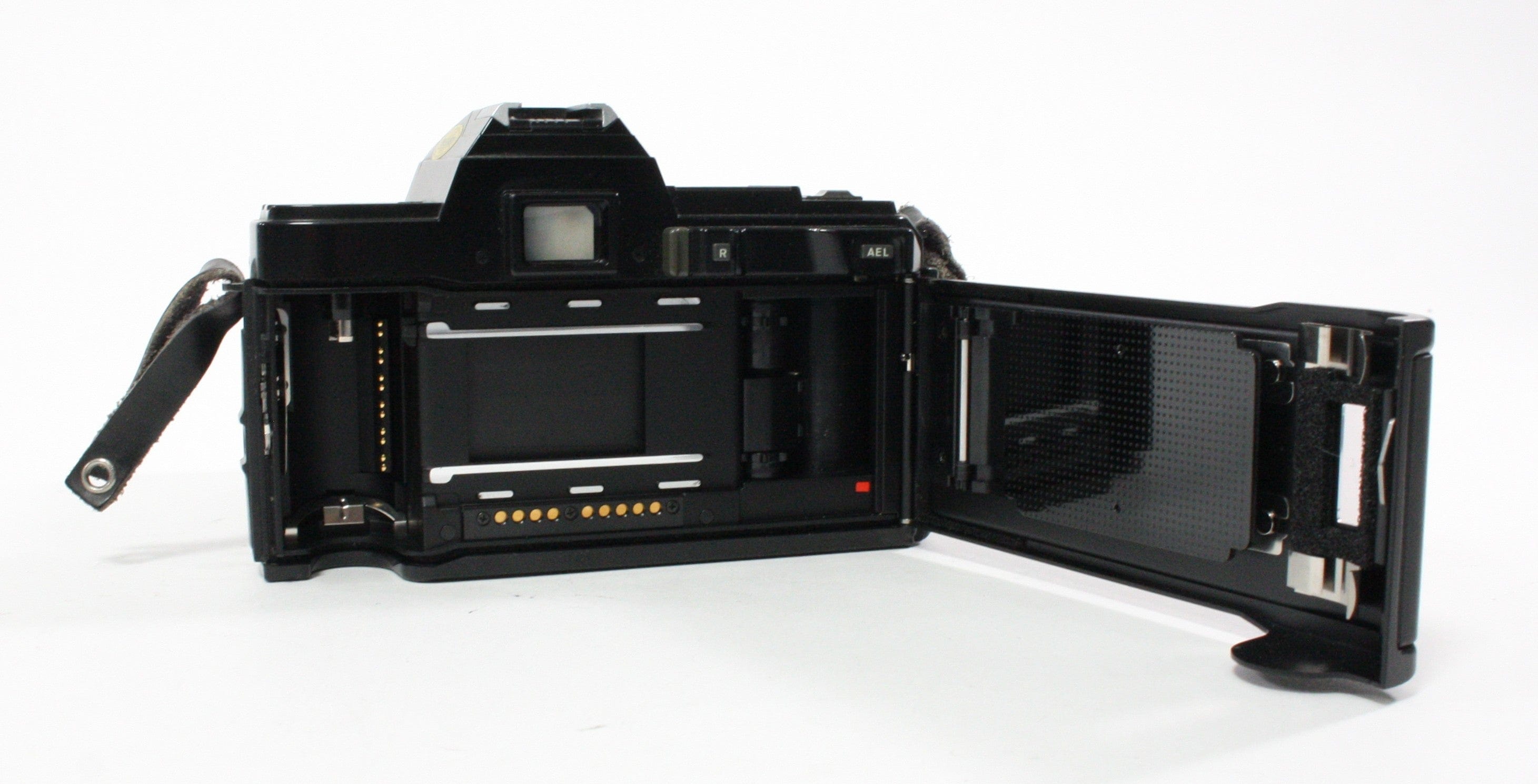 Minolta Maxxum 7000 35mm Camera with 28-85mm f/3.5-4.5 Lens