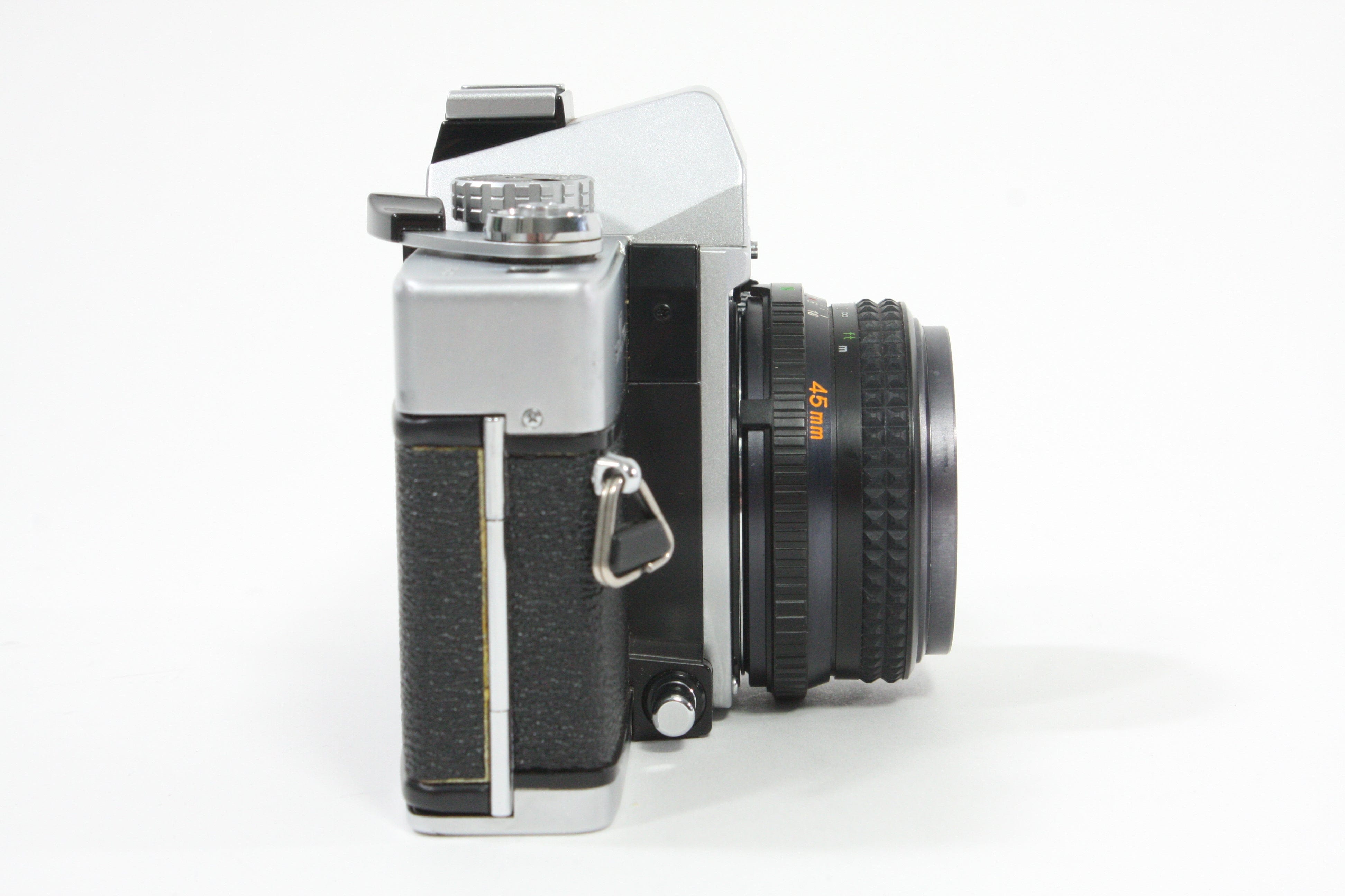 Minolta SRT-200 with 45mm f/2 Lens