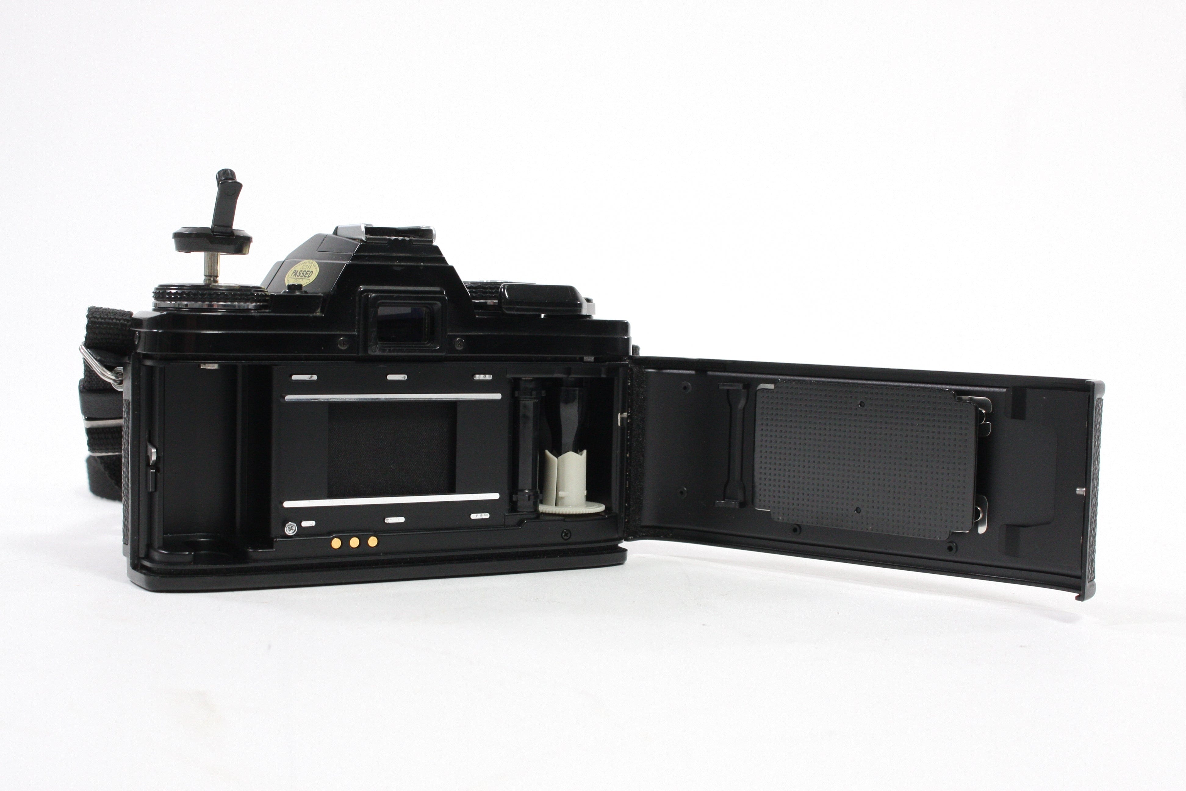 Minolta X-700 35mm Camera with 50mm f/1.7 Lens