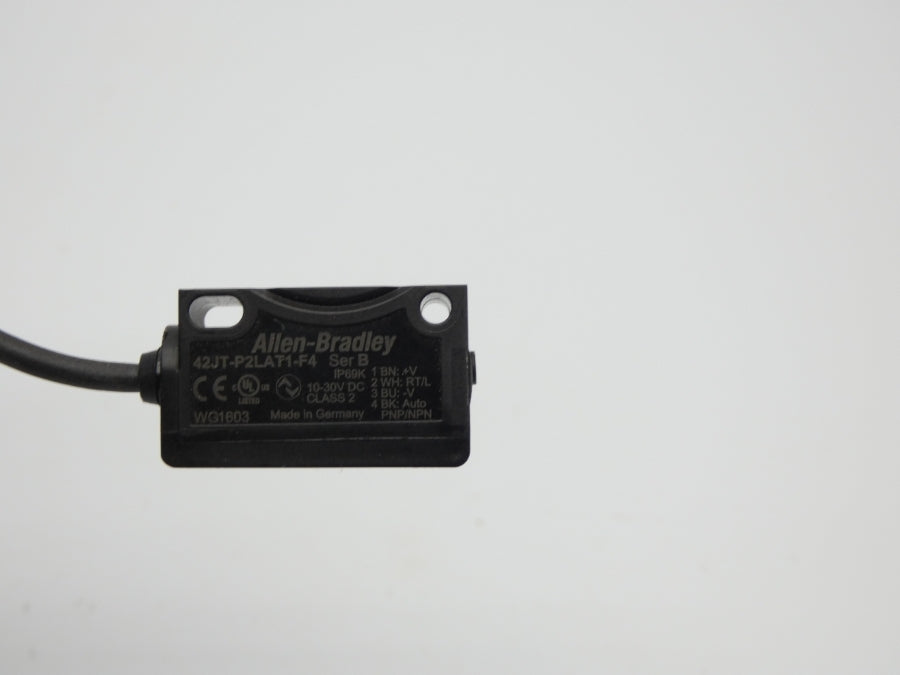 ALLEN BRADLEY 42JT-P2LAT1-F4 SER. B 10-30VDC (WH) NSMP