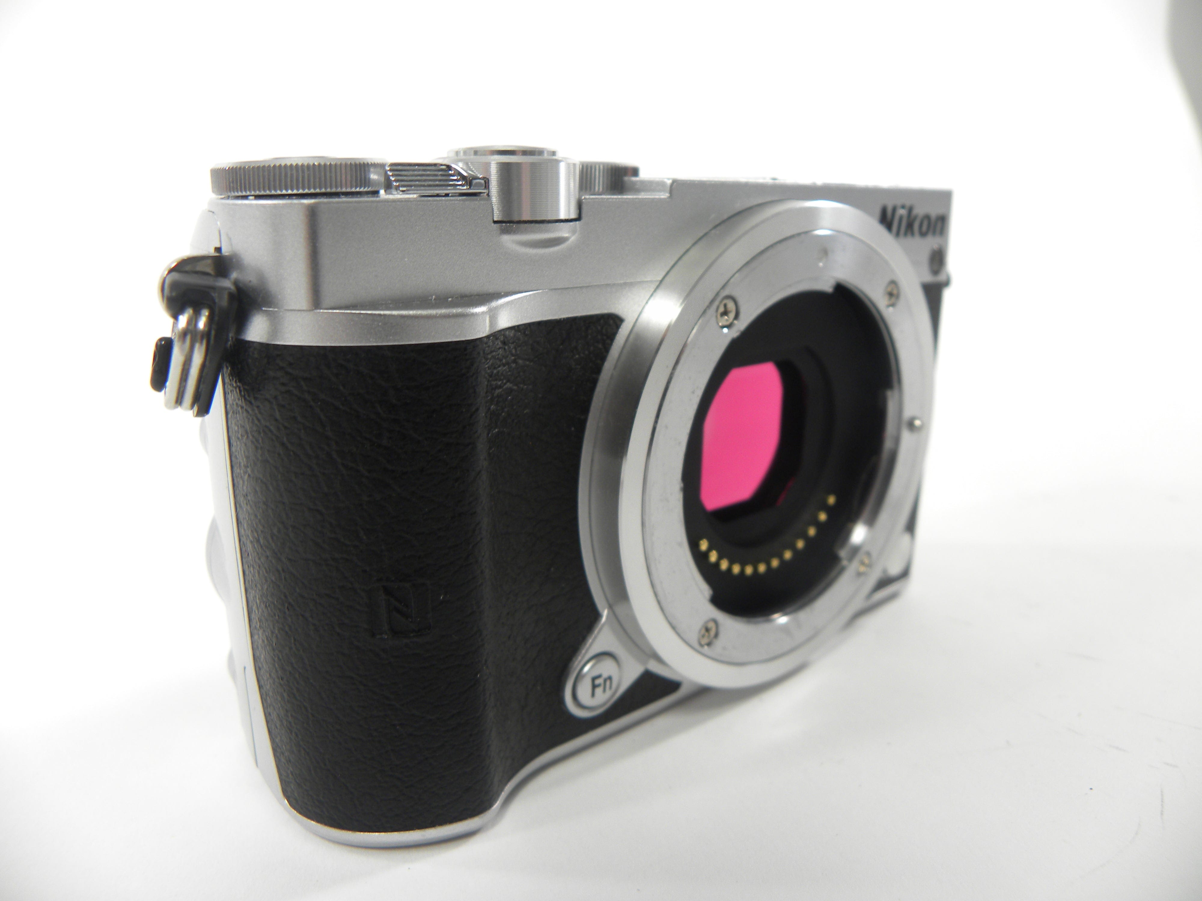 Nikon 1 J5 20.8mp Digital Mirrorless Camera body only shutter ct. 947