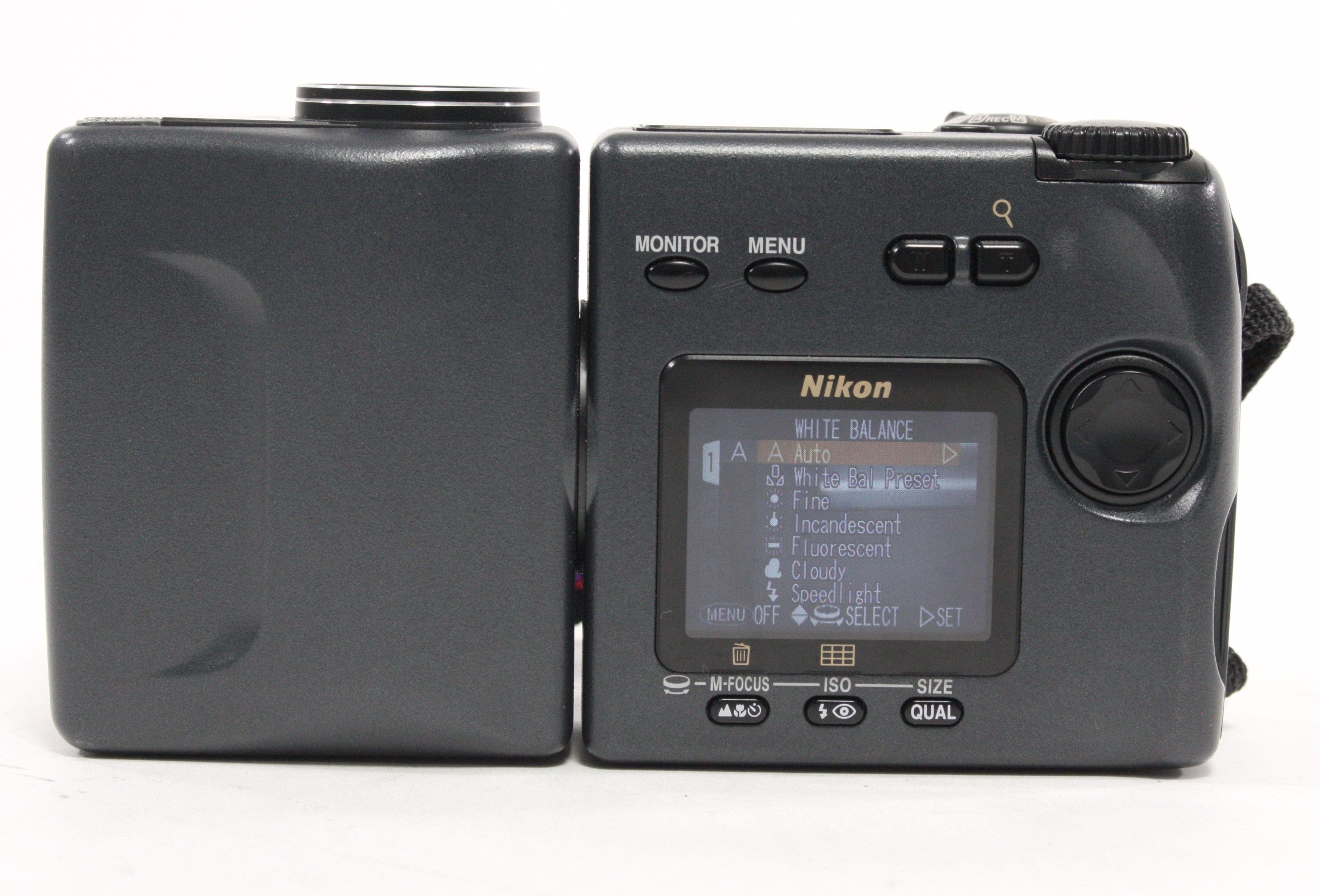 Nikon Coolpix 990 Digital Camera 3x Zoom 3.34mp