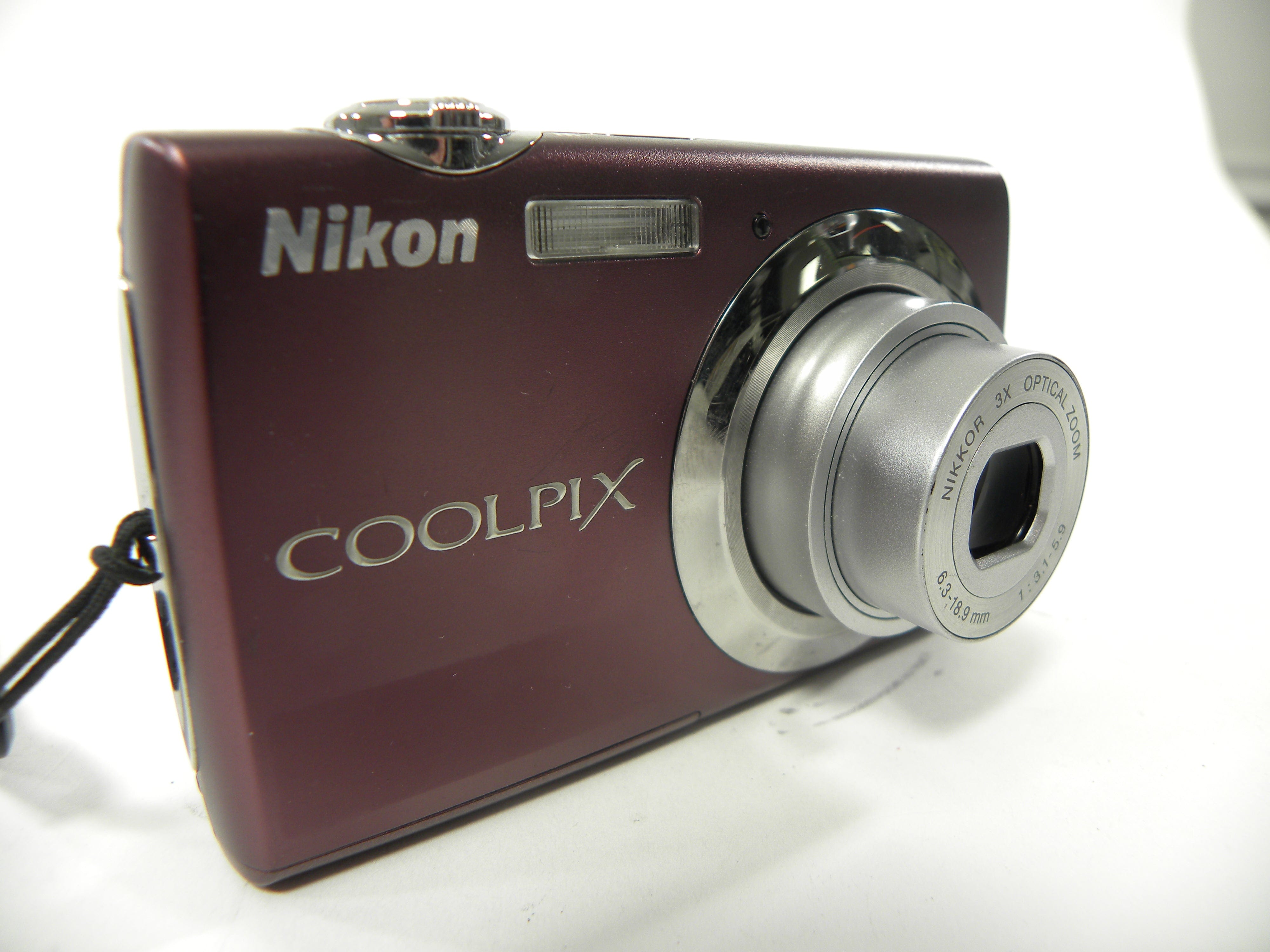Nikon Coolpix S220 10.0mp Digital Camera (plum)