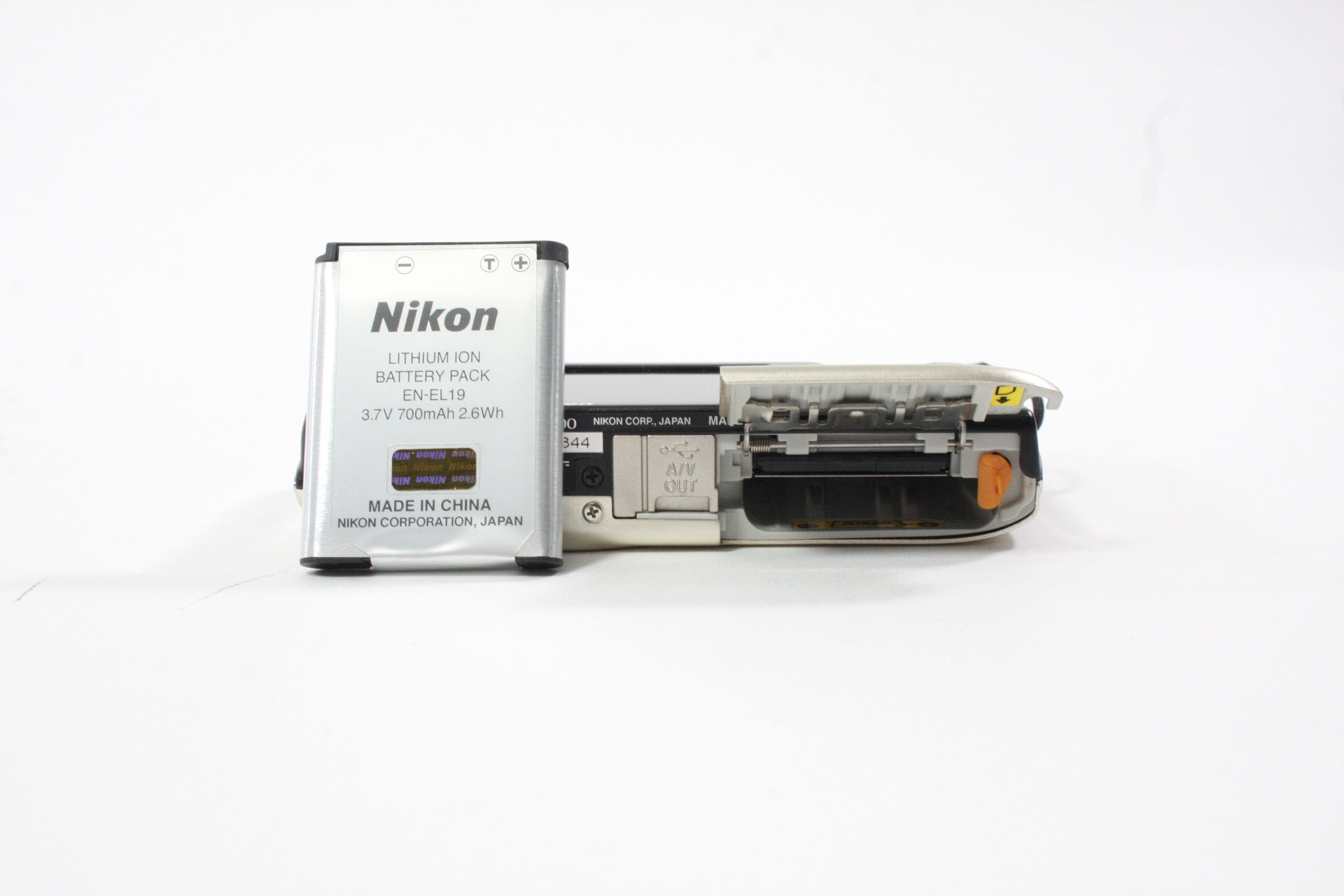 Nikon Coolpix S3100 Digital Point-and-Shoot Camera 5x Zoom 14mp (Silver)