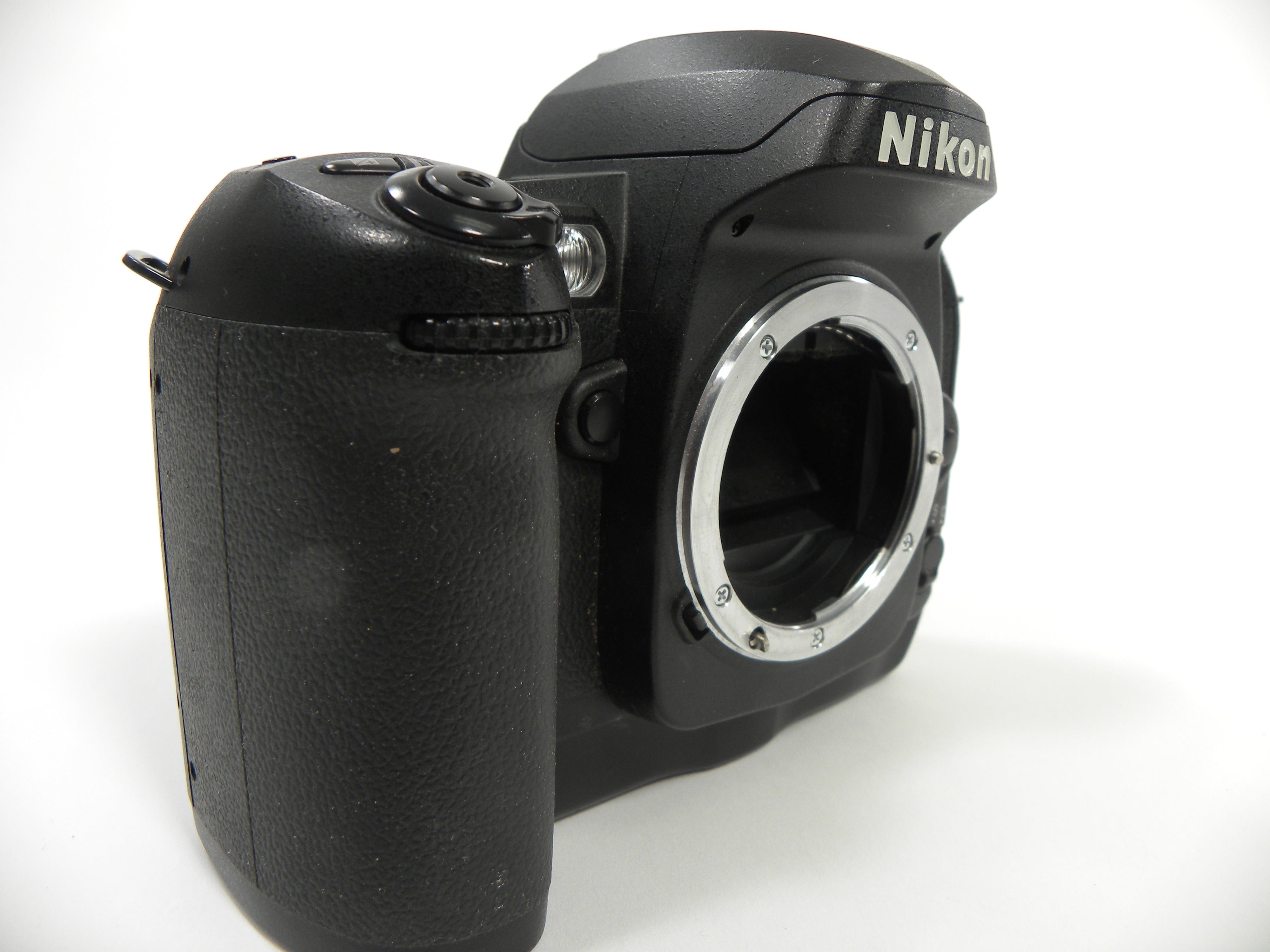 Nikon D100 6.1mp Digital SLR Body Only Shutter Ct. N/A