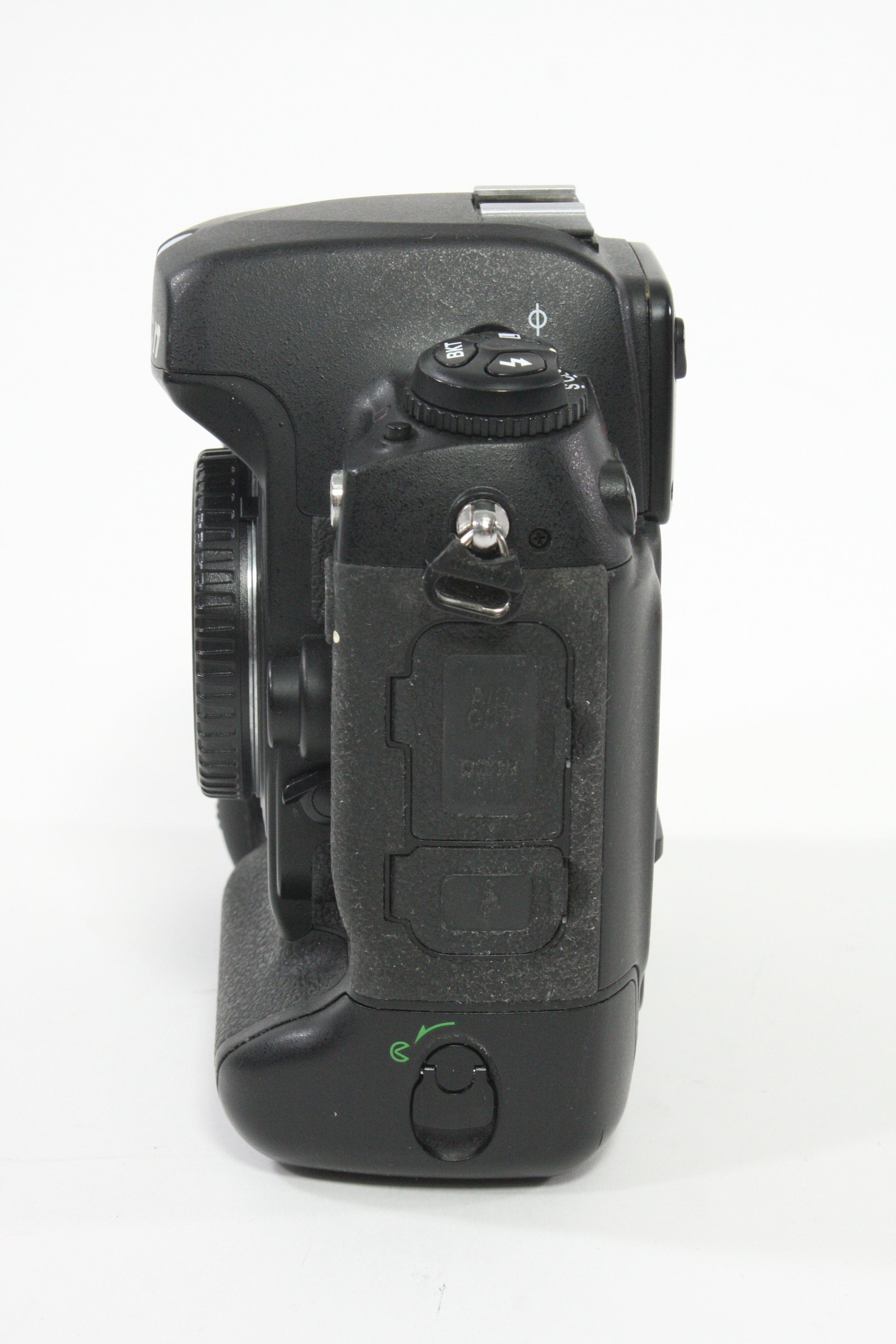 Nikon D2Xs Body Only - Shutter Count 77,703