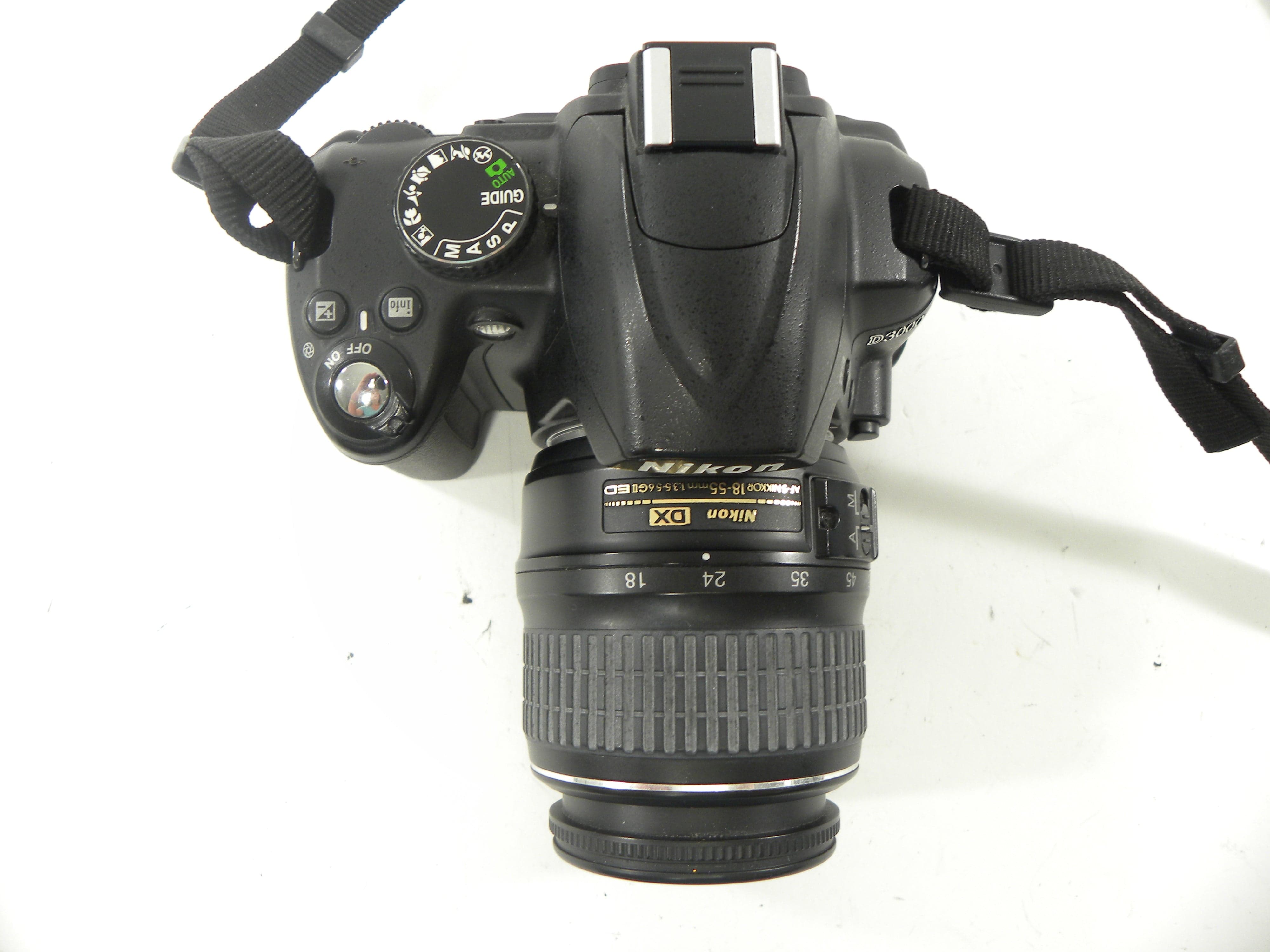 Nikon D3000 10.2mp Digital SLR w/AF-S DX ED 18-55 Shutter Ct. 32,856