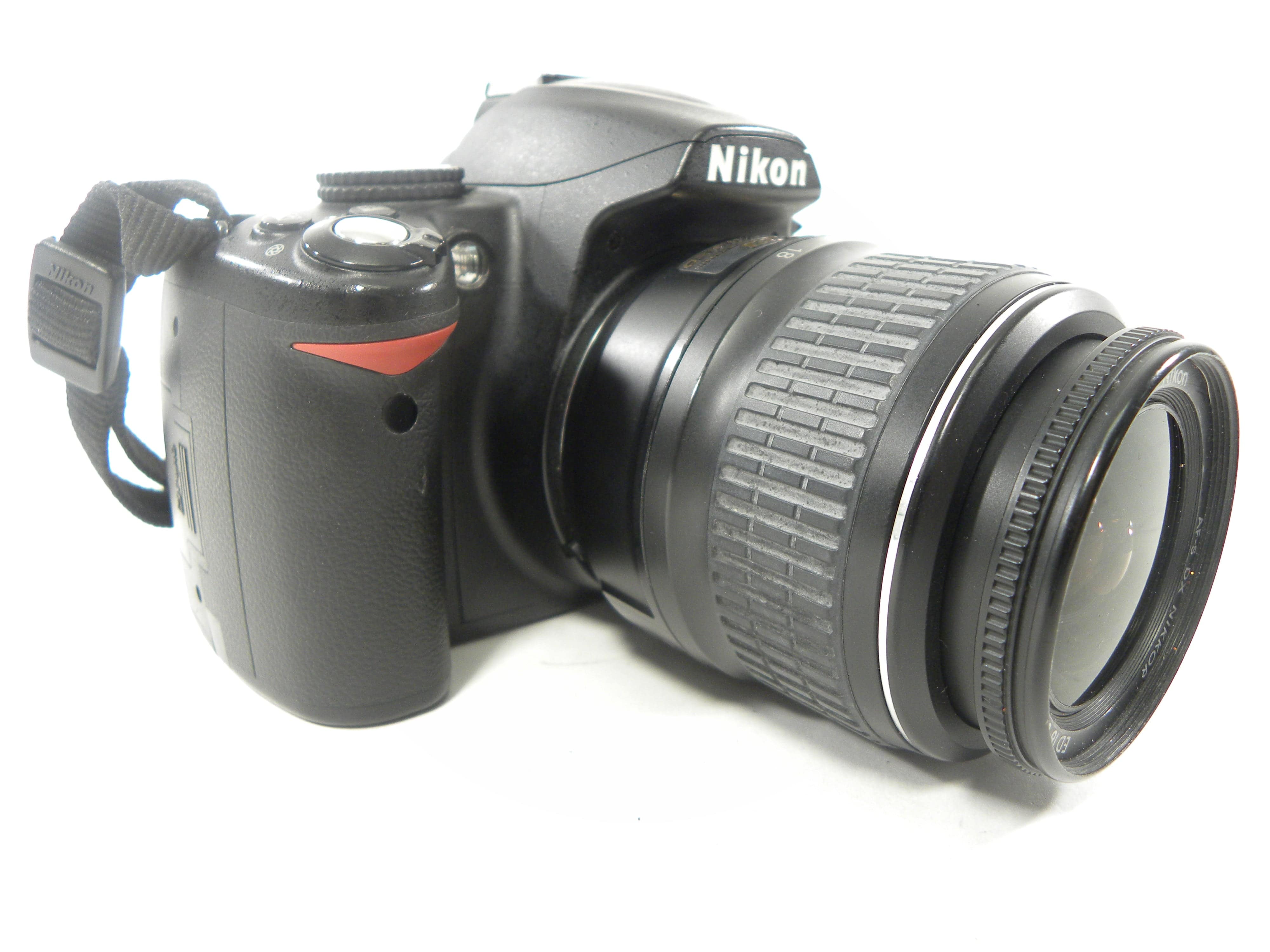 Nikon D3000 10.2mp Digital SLR w/AF-S DX ED 18-55 Shutter Ct. 32,856