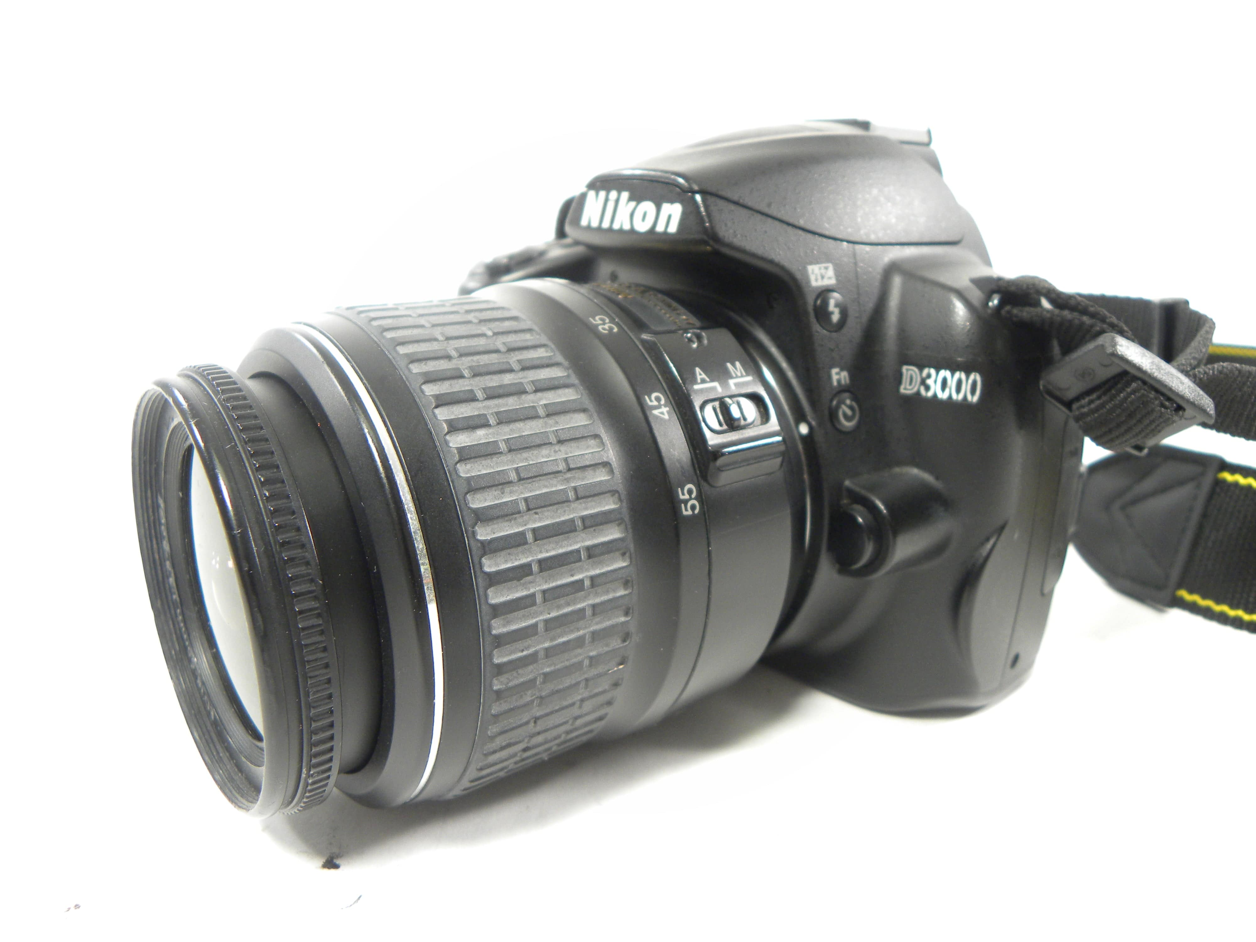 Nikon D3000 10.2mp Digital SLR w/AF-S DX ED 18-55 Shutter Ct. 32,856