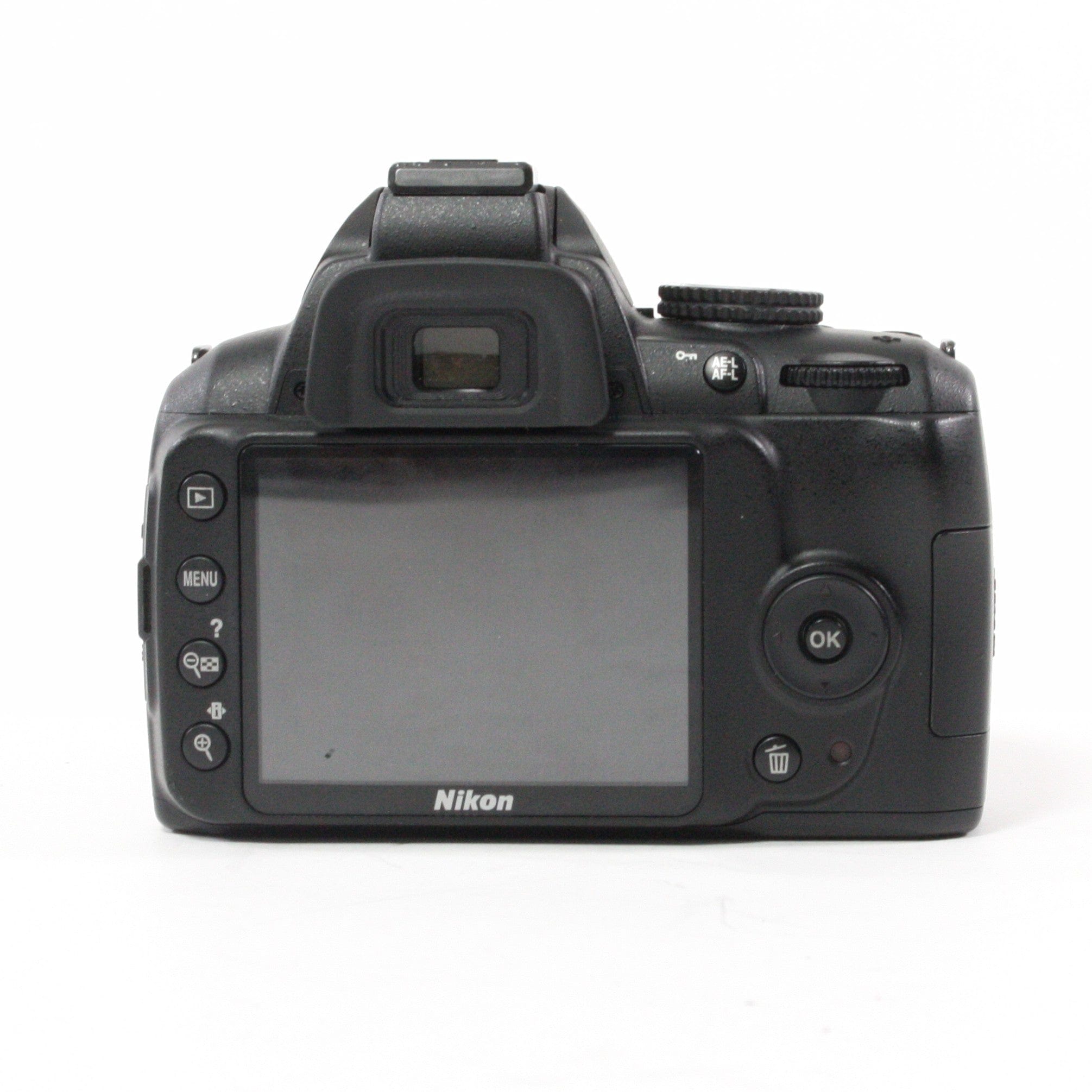 Nikon D3000 with Shutter Count 5,582 with a 18-55mm f/3.5-5.6 G DX Lens