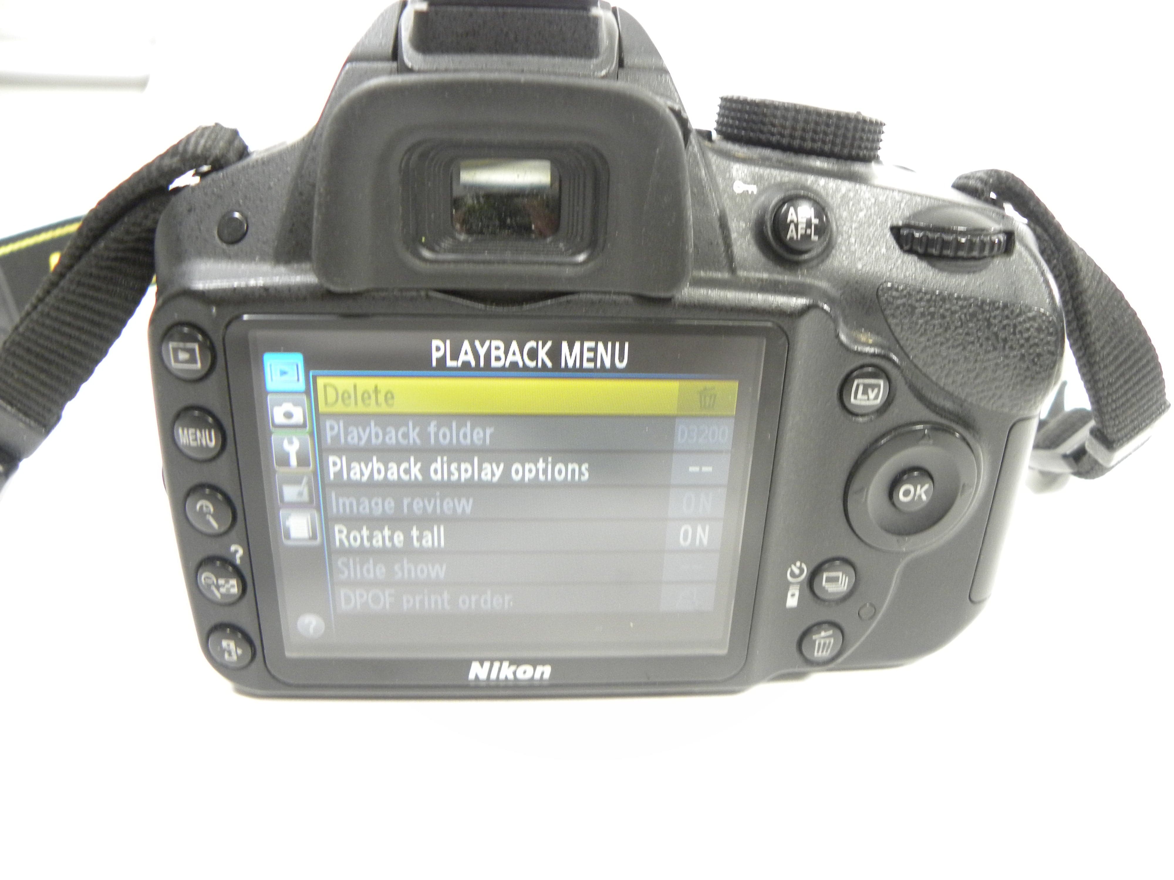 Nikon D3200 24.2mp Digital SLR w/AF-S Nikkor 18-55 DX Shutter Ct. 9,275